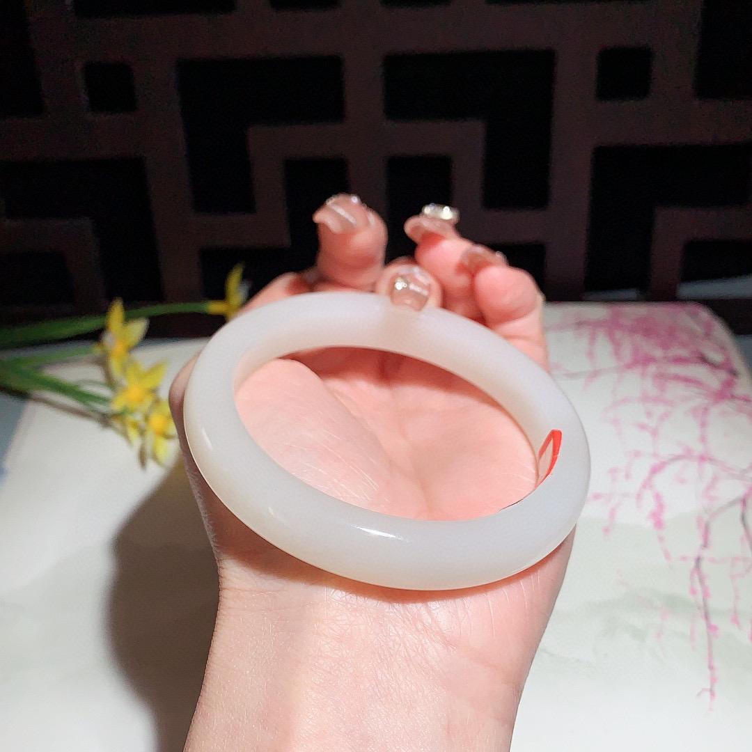 和田玉59圈口藕粉色手镯！玉质细腻油润 底色纯净 无裂无杂 脂粉好，品质好！