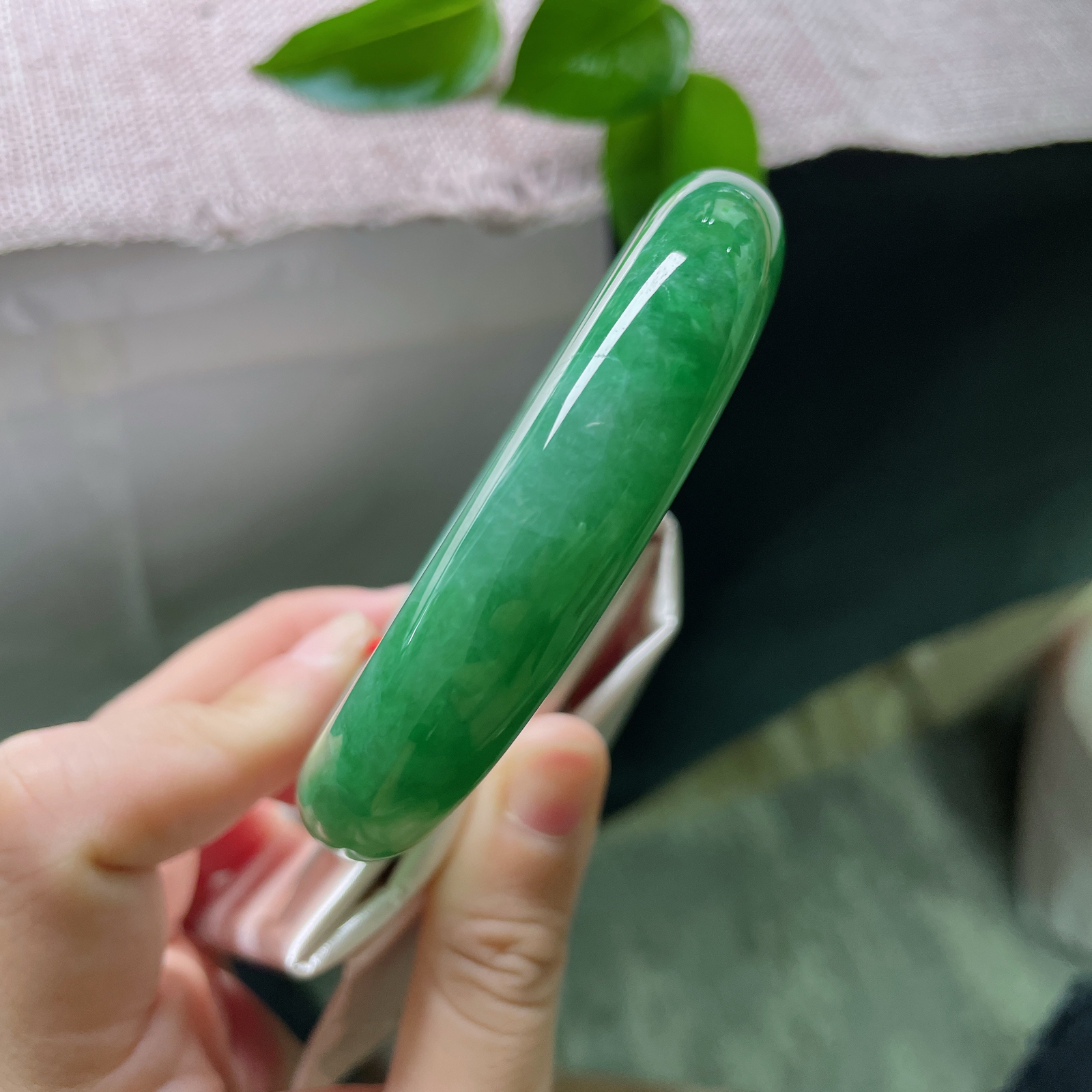 61.9/13.9/10，绿底正圈，大圈口，是雨林初霁的清新，是湖水静影的沉璧。皮纹，