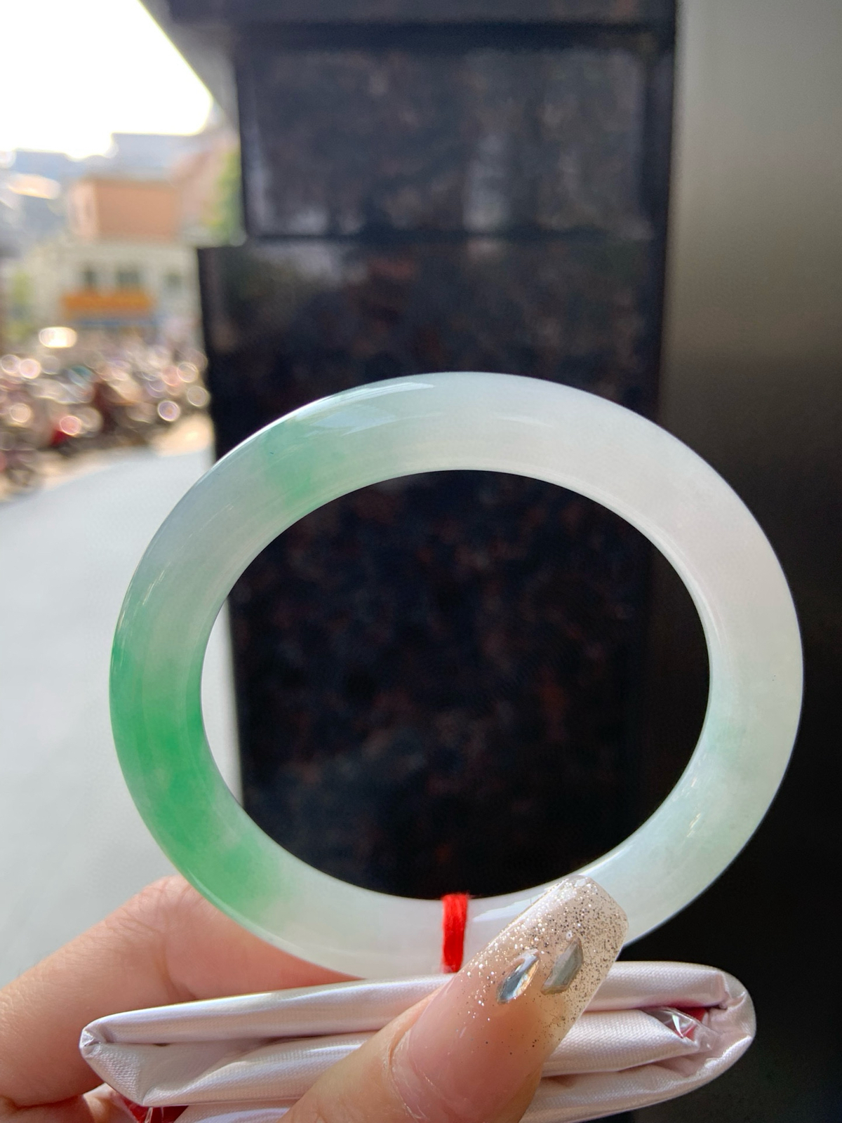 飘绿，白底青圆条，阳春白雪的感觉
57.5-9.7-9.5