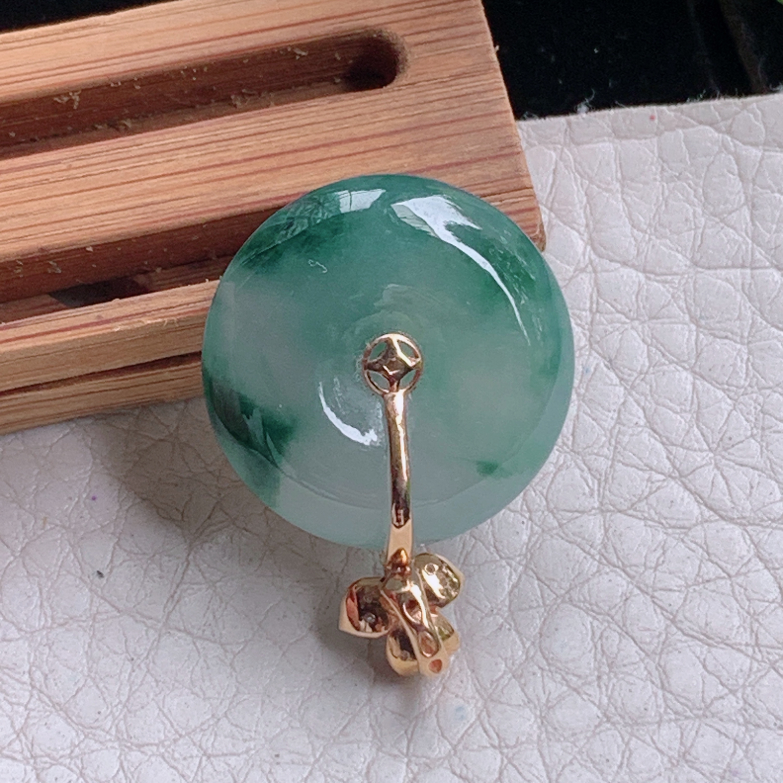 zz3实拍连金30*22.3*5.8缅甸翡翠冰飘花小平安扣吊坠 镶金平安玉坠