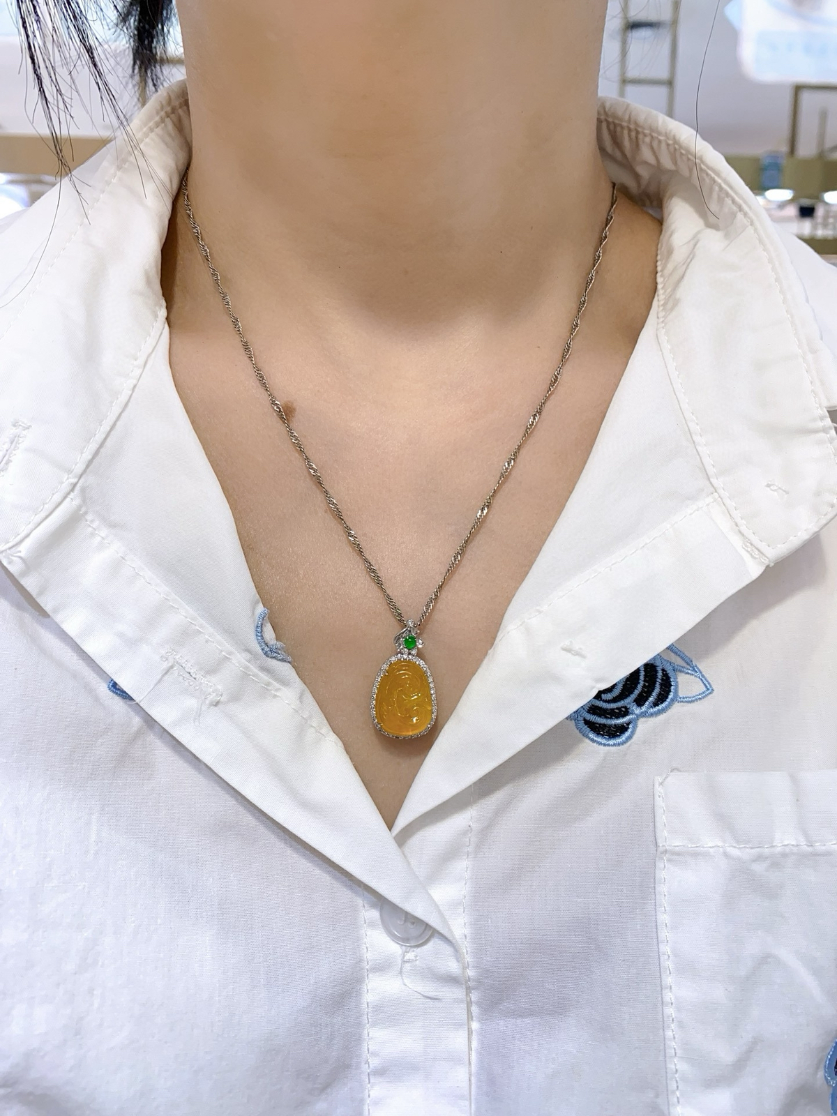 冰黄翡 如意 18k

整体尺寸26.6-15-8.6