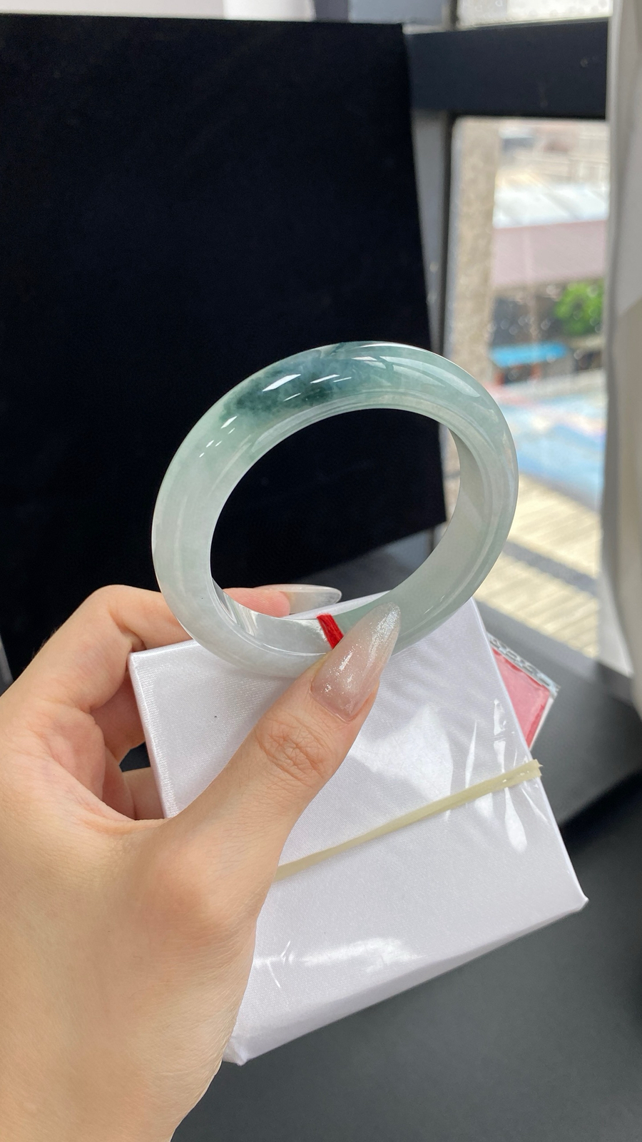 【飘蓝花手镯】
尺寸：53.7-12.5-9
自然光无滤镜，原图直出