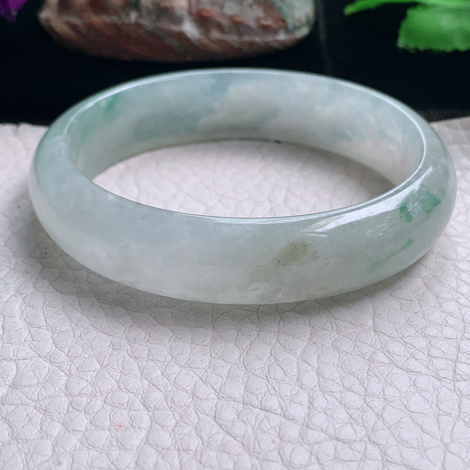 r实拍56*49*14*8.2贵妃镯 天然缅甸翡翠手镯冰飘花蛋形玉镯子
