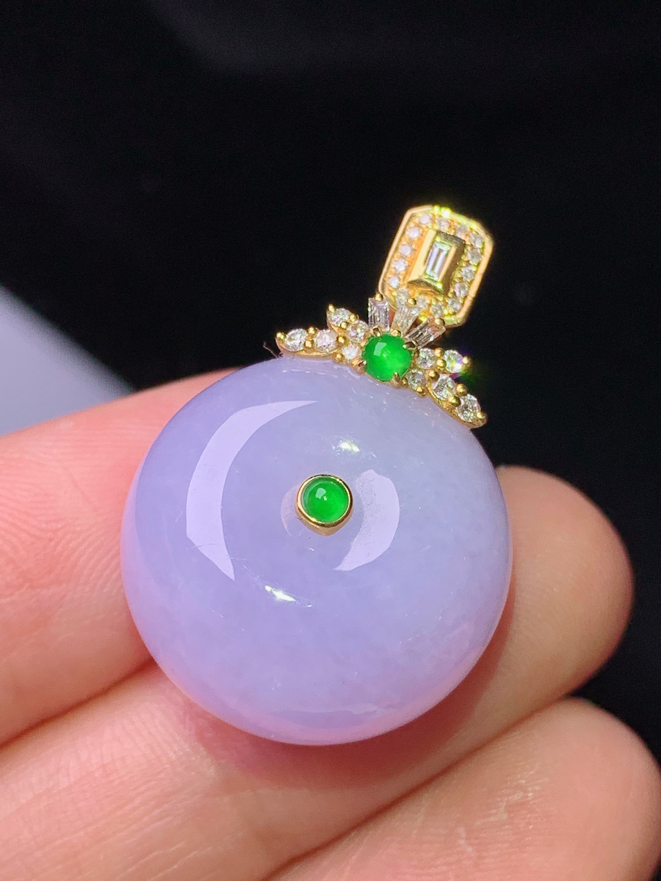 18k金钻镶嵌紫罗兰平安扣吊坠 玉质细腻 色泽艳丽清新 水润亮眼 整体尺寸27.8*19.2*13.3b1