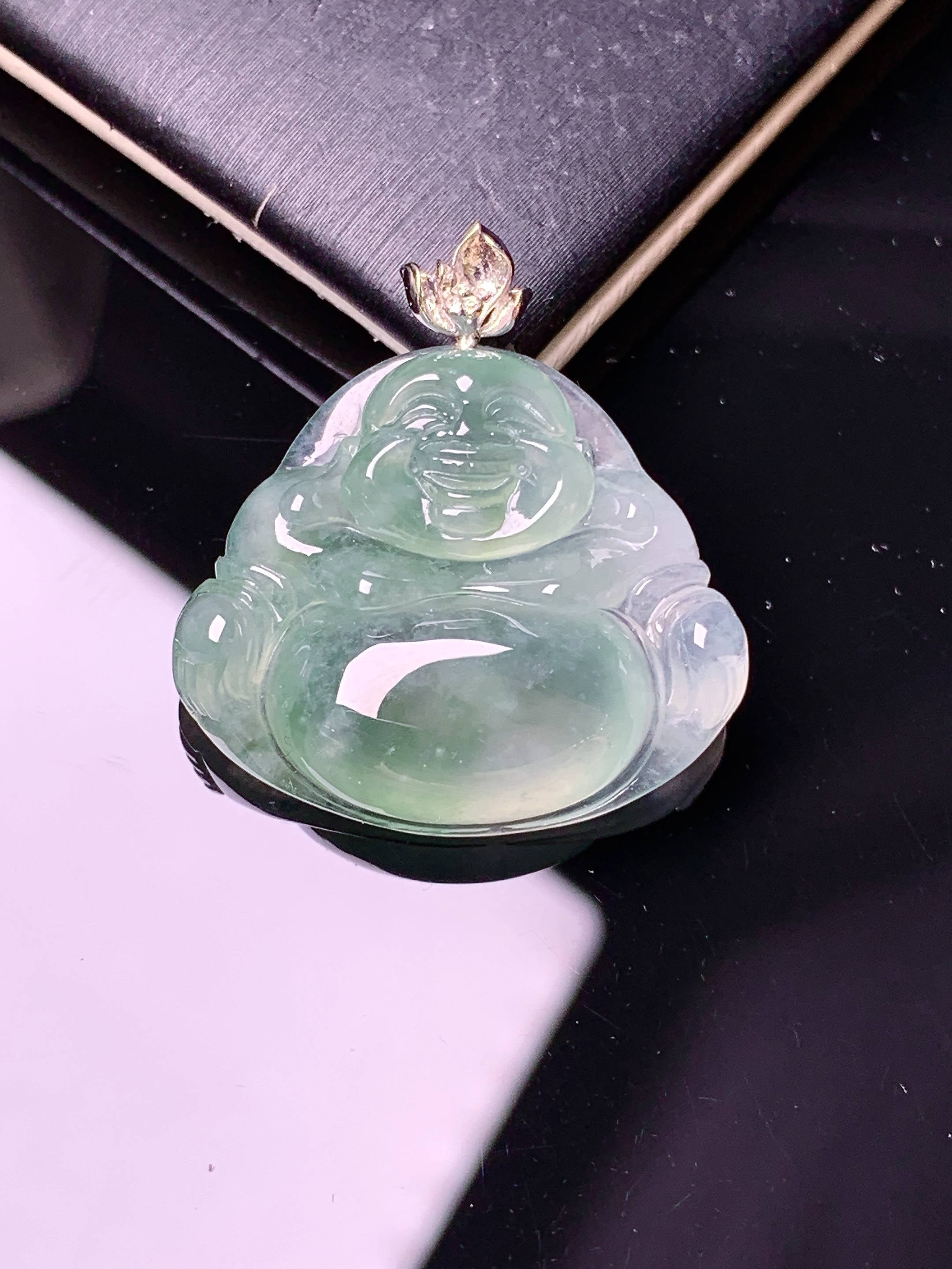 18k金镶嵌冰种佛公吊坠 玉质细腻 色泽艳丽清新 水润亮眼 整体尺寸26.5*24.7*5.8d1