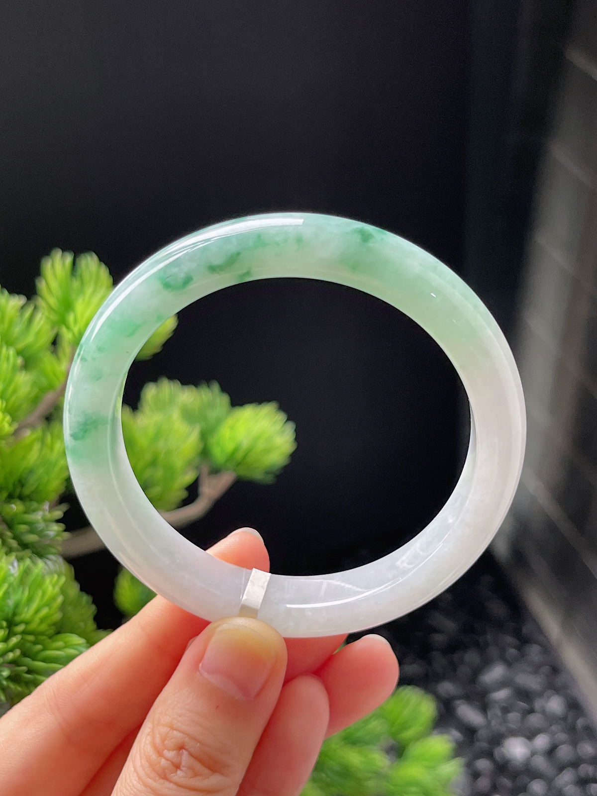 正圈54圈口，翡翠糯化种飘绿手镯