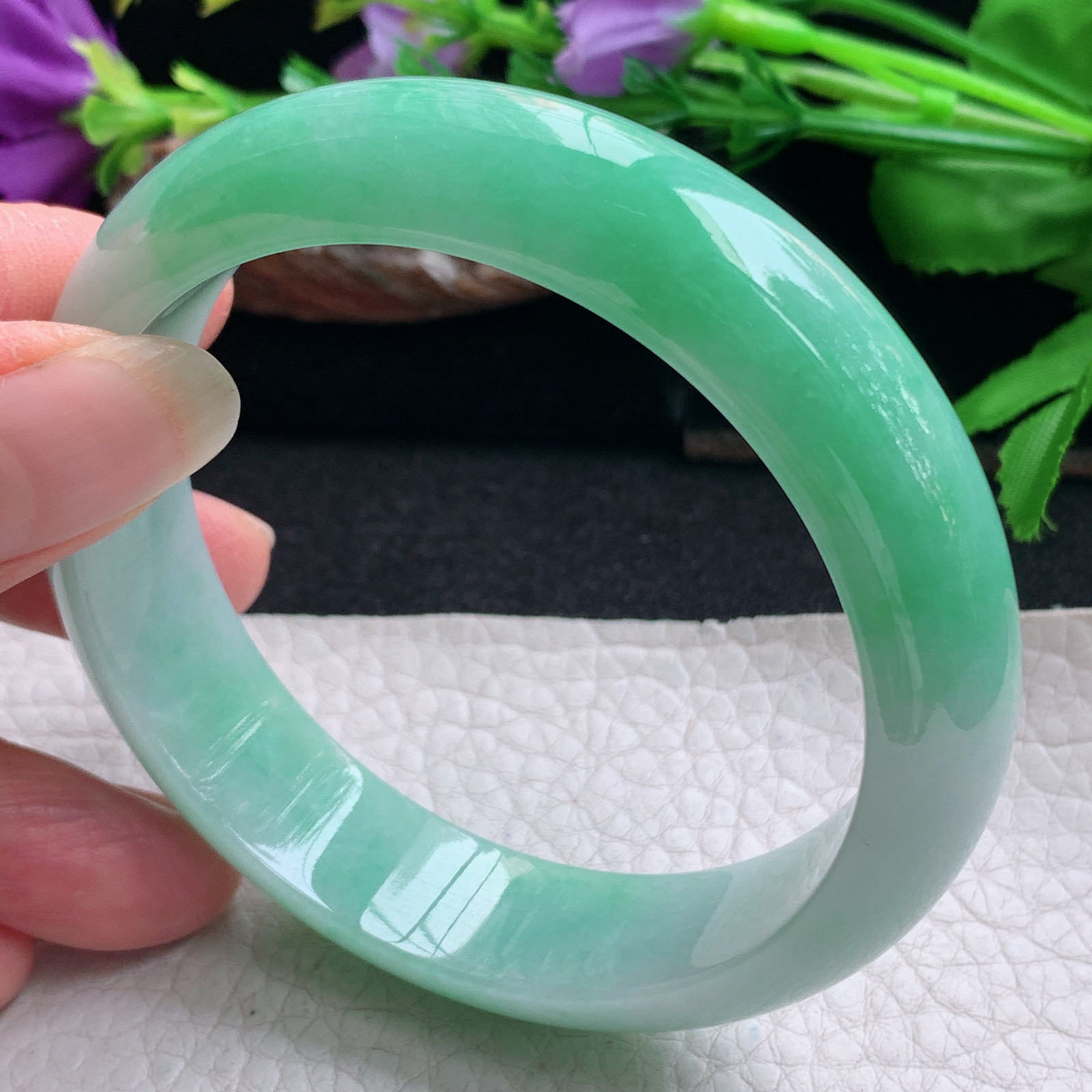 js实拍59*15*8招财轮胎镯 天然缅甸翡翠手镯辣绿胶感正圈玉镯子