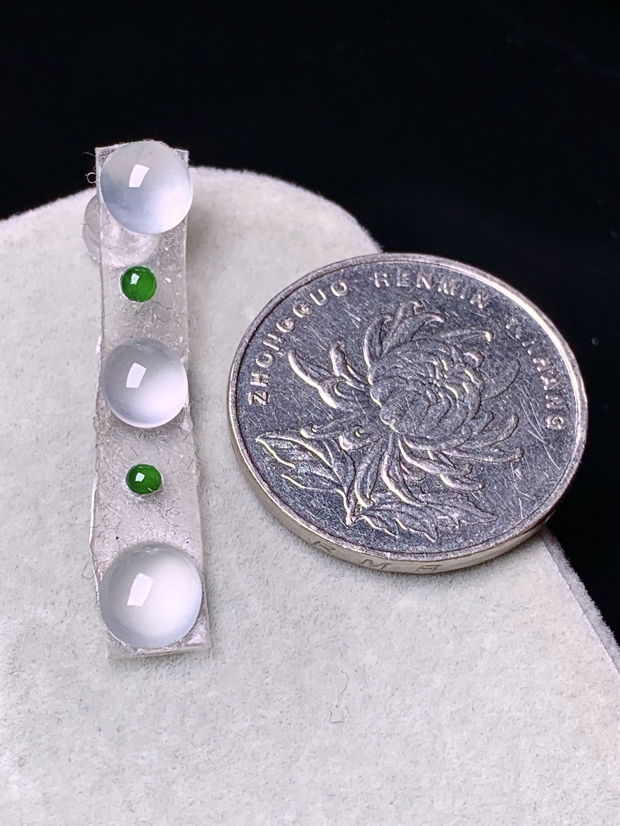 镶嵌款 冰种蛋面一手 玉质细腻 色泽艳丽清新 水润亮眼 整体尺寸7.5*6.5*3j3