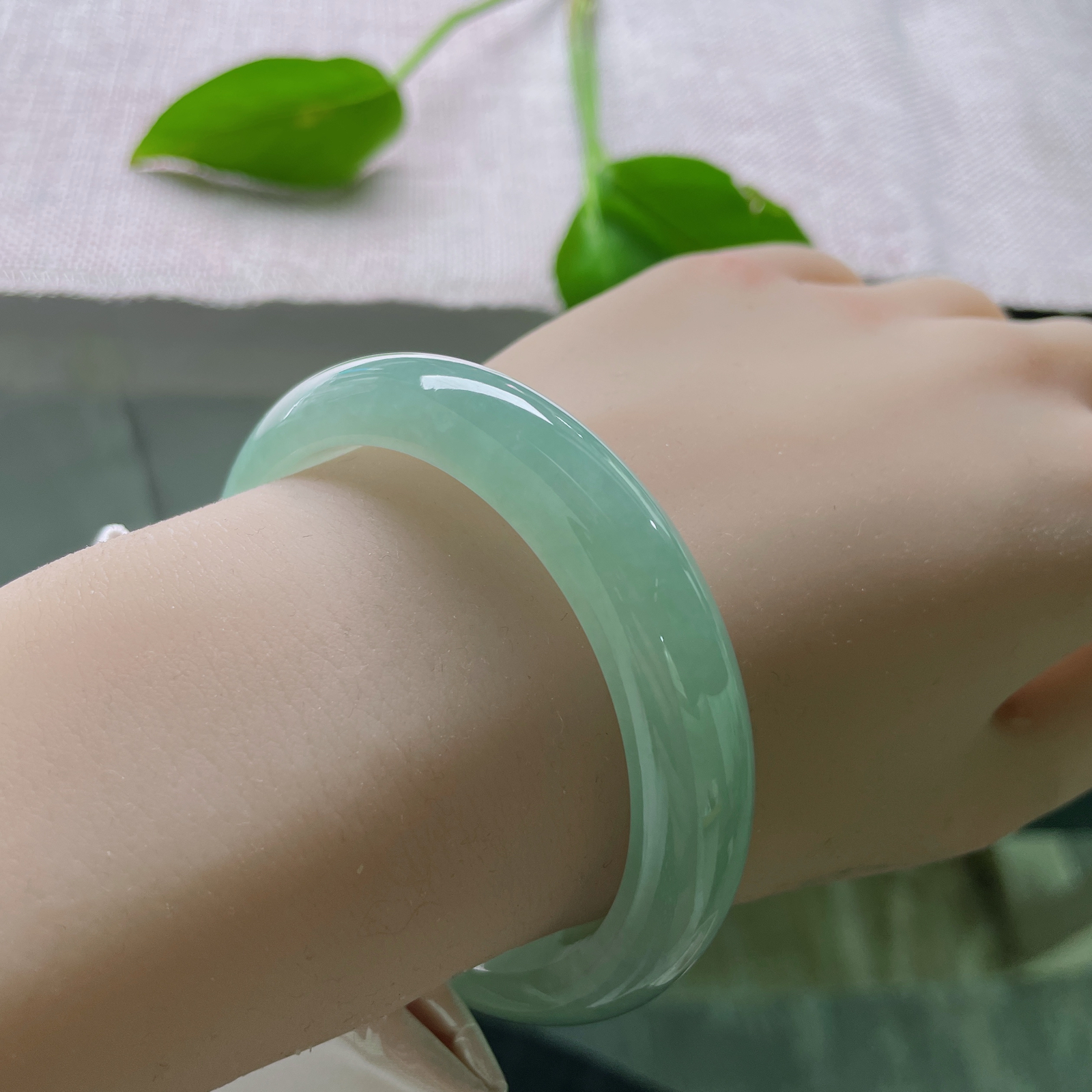 53.9/12/7.5，葡萄肉正圈，水润清甜，细腻气胶，上手超显白，无纹裂