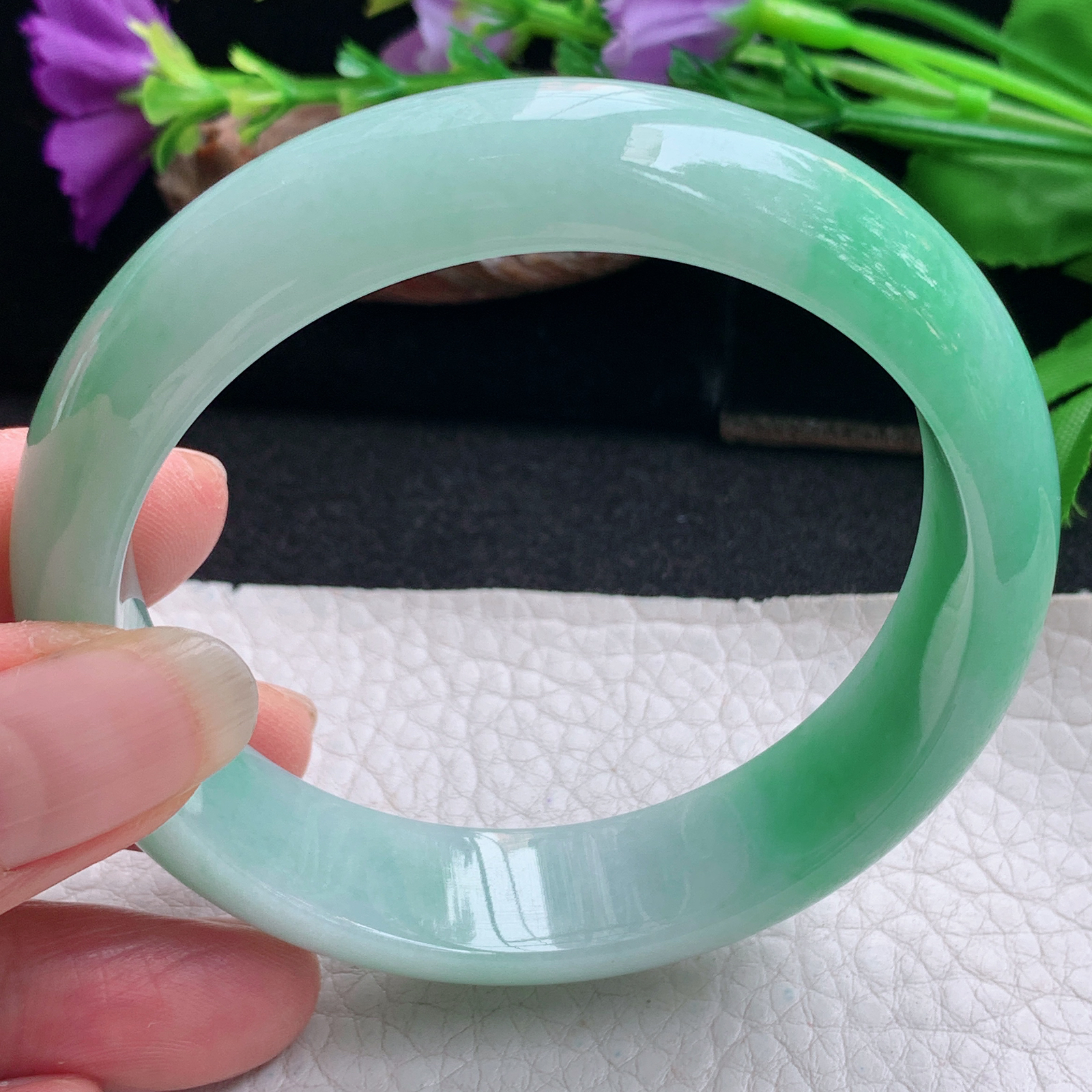 js实拍59*15*8招财轮胎镯 天然缅甸翡翠手镯辣绿胶感正圈玉镯子