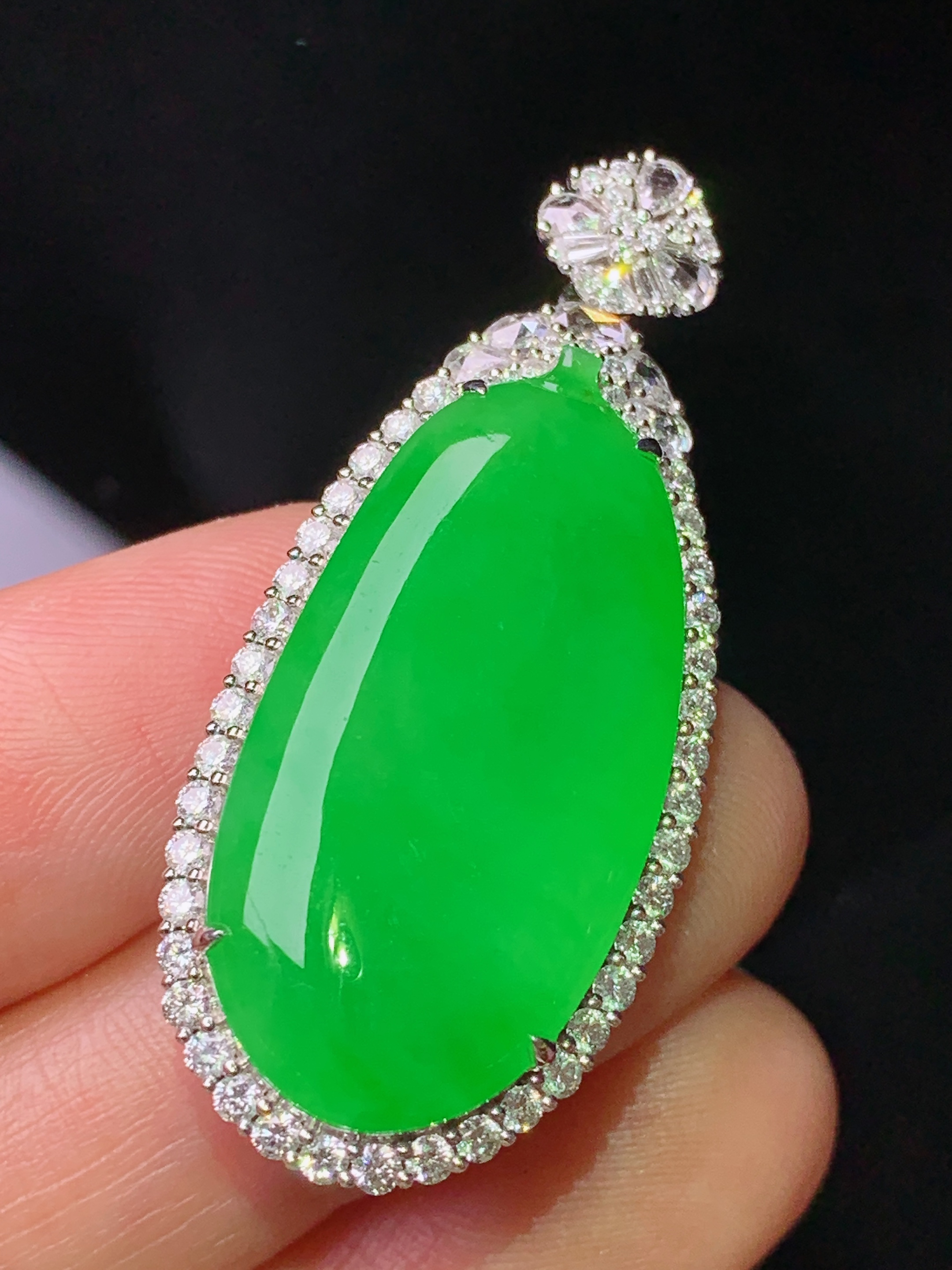 18k金钻镶嵌满绿福瓜吊坠 玉质细腻 色泽艳丽清新 水润亮眼 整体尺寸41*17.8*9.5m5