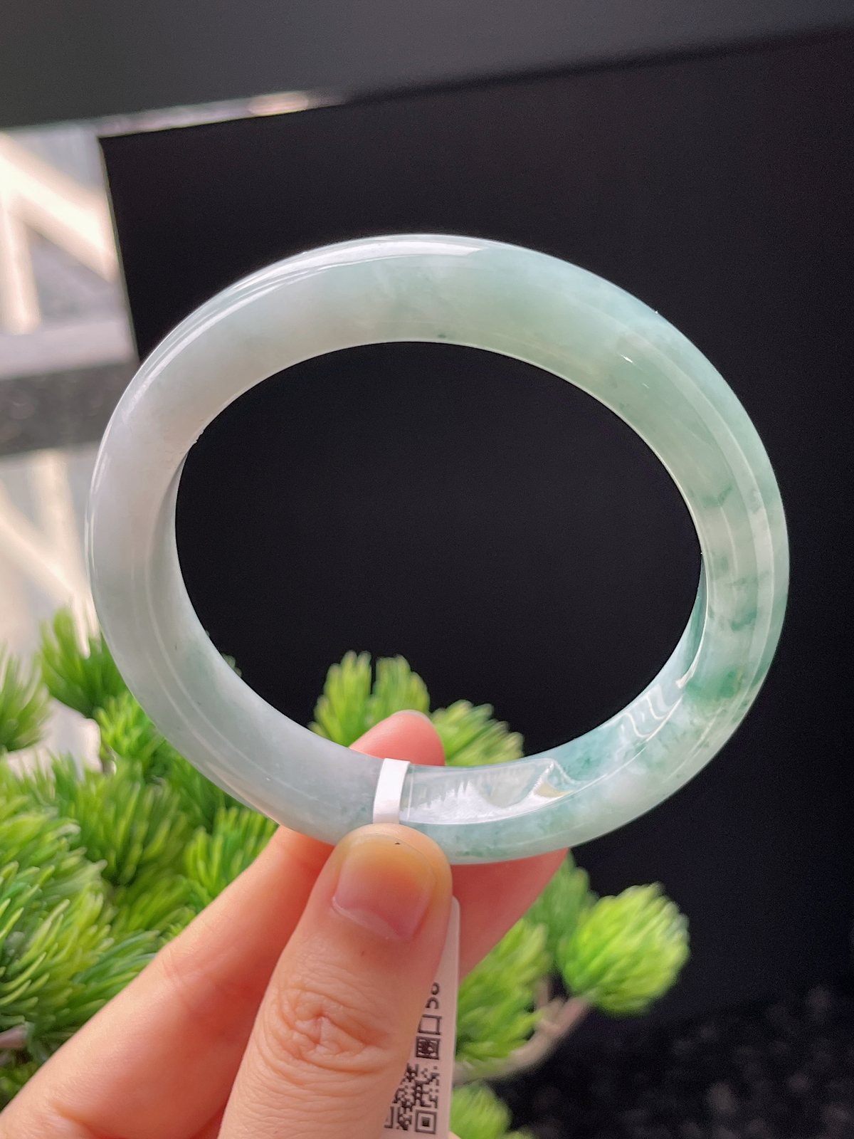 正圈58圈口，翡翠冰糯种飘绿手镯