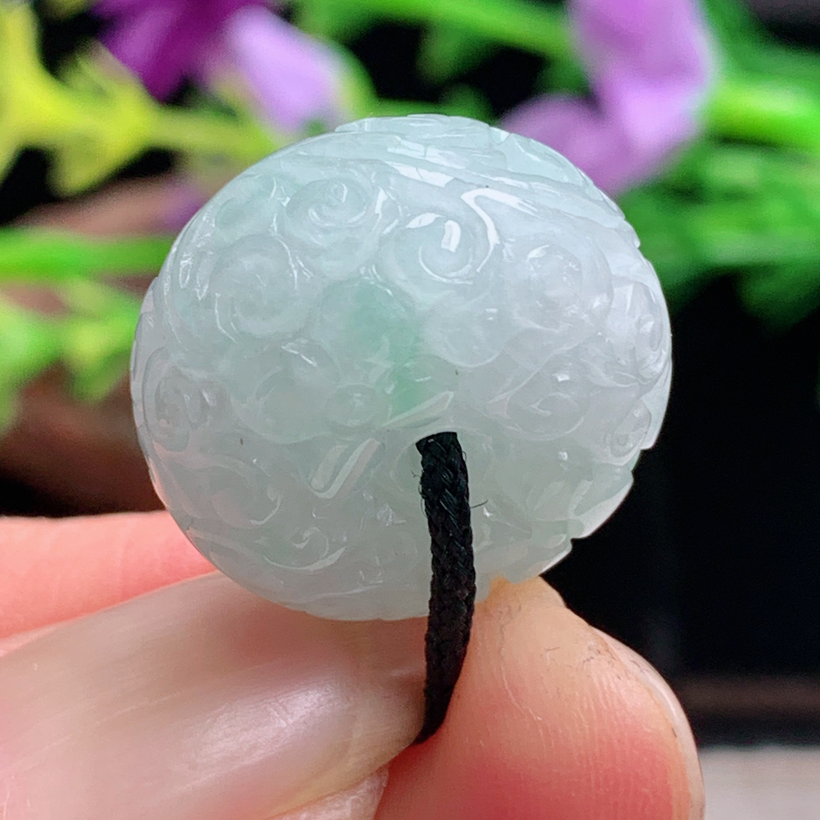 py实拍20*11.8缅甸翡翠冰润飘绿面包扣 玉扣玉吊坠 玉挂件