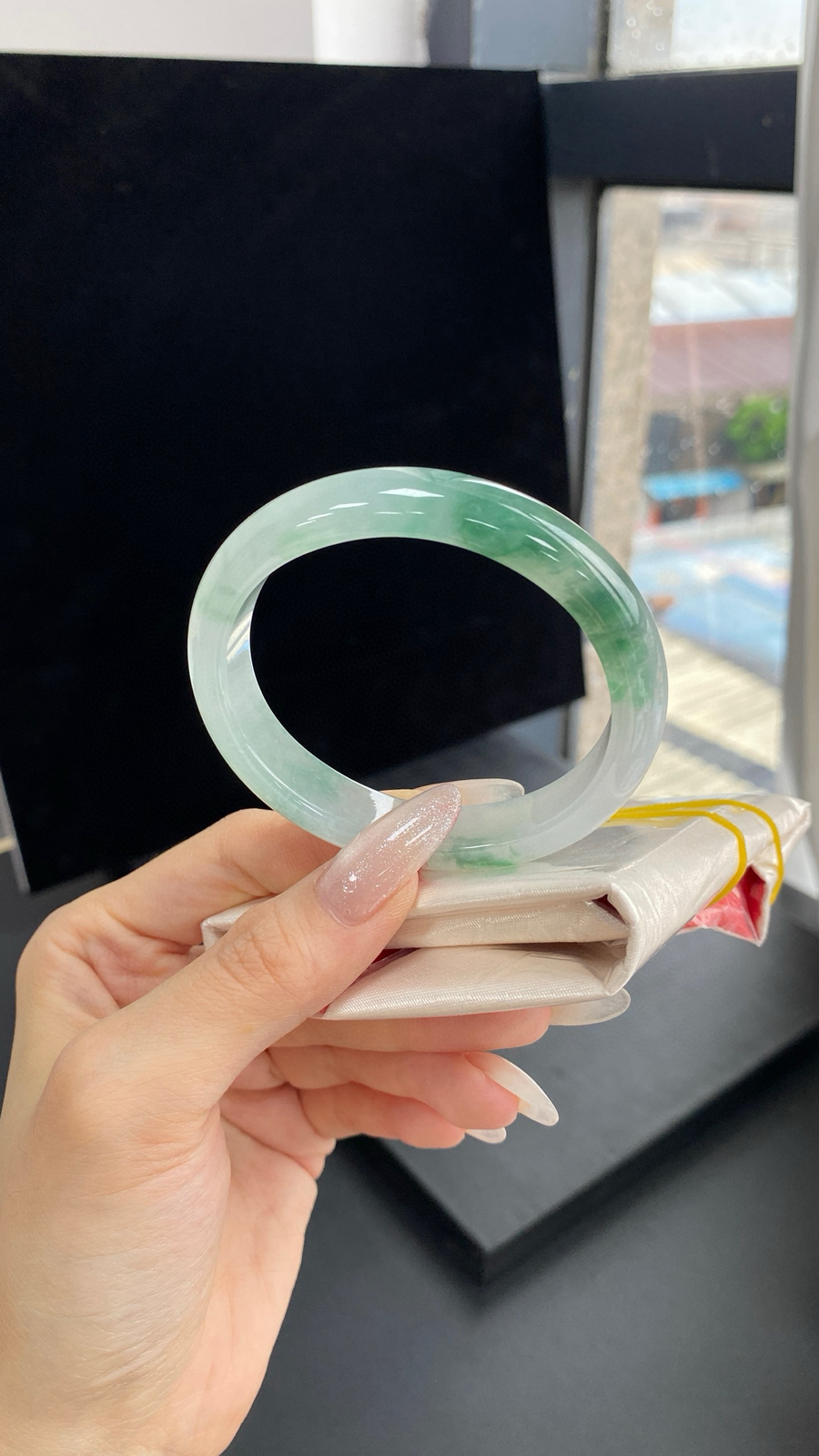 【冰飘花贵妃手镯】
尺寸：55.3-4.8-12-7.3
自然光无滤镜，原图直出