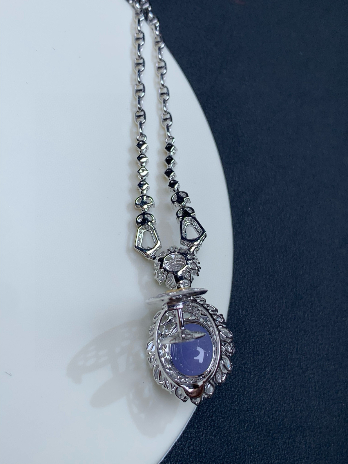 18k金镶嵌冰紫起光蛋面套链
整体长50厘米
裸石10.5-9-5.2