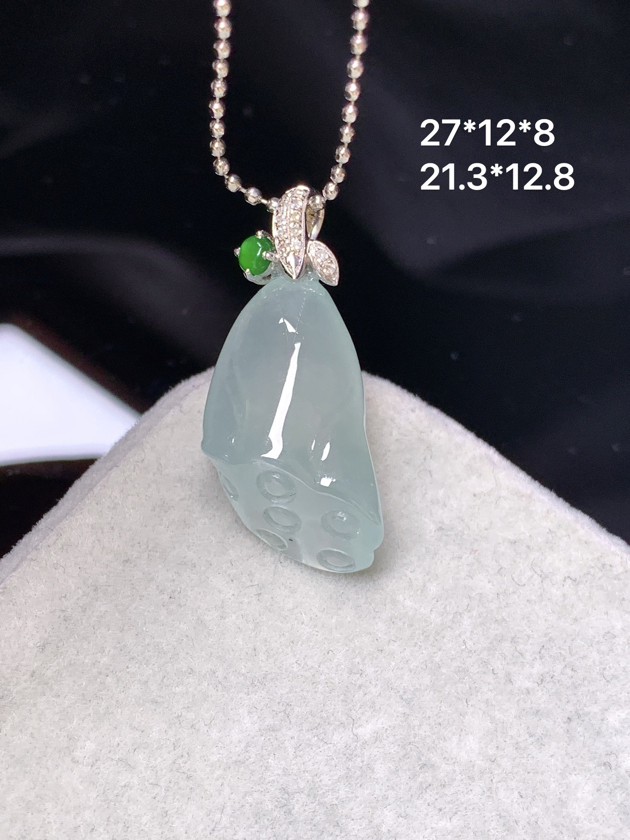 18k金钻镶嵌冰种莲蓬吊坠 玉质细腻 色泽艳丽清新 水润亮眼 整体尺寸27*12*8yz