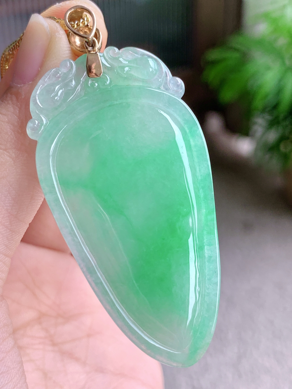 【镶嵌】冰阳绿福瓜大福瓜吊坠
【说明】缅料 18k金镶嵌 性价比高  
【整体】65.6
【裸石】55.7-29-7.3