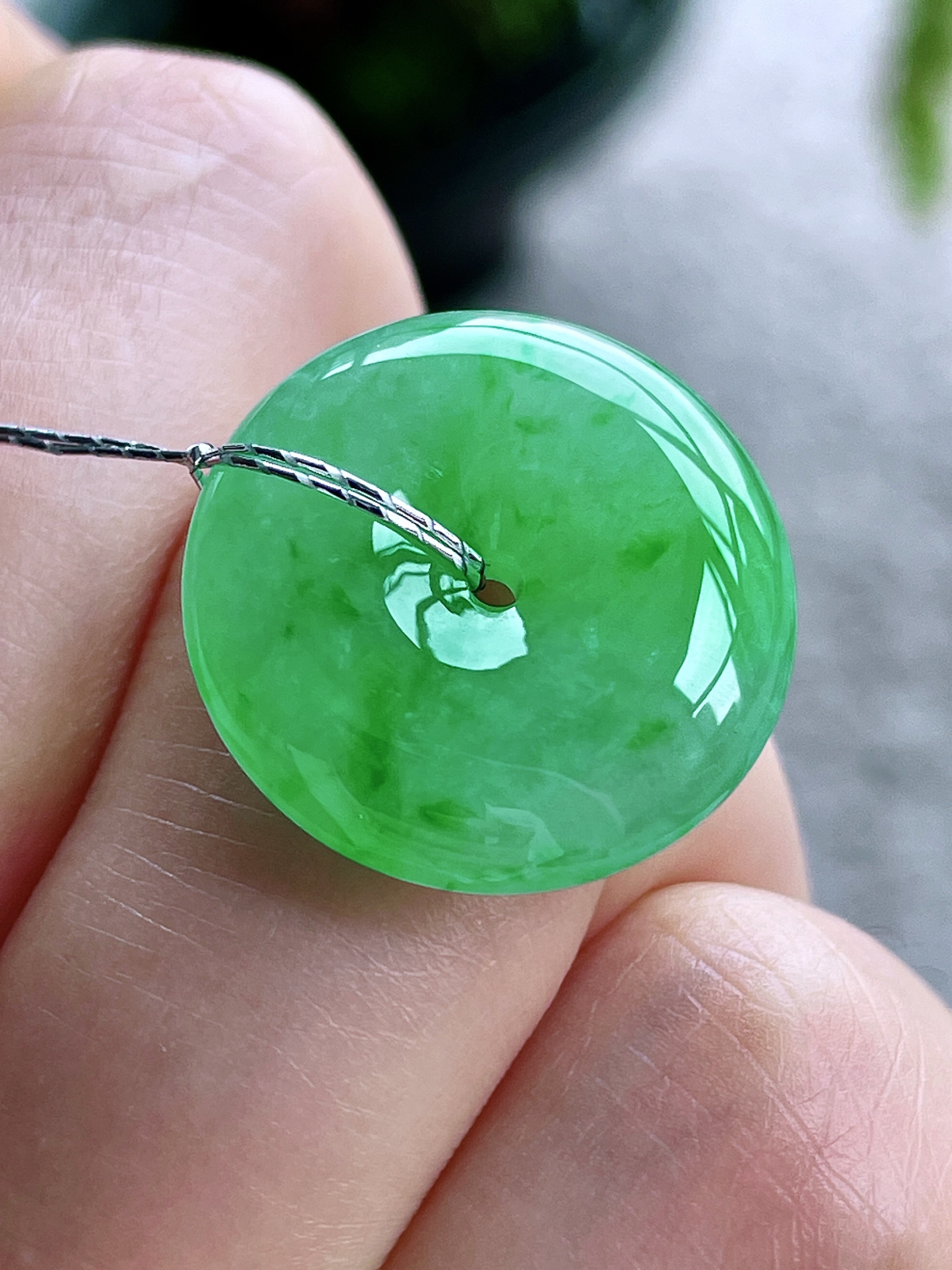 【裸石】冰阳绿平安扣吊坠
【说明】缅料 性价比高  
【尺寸】20-5