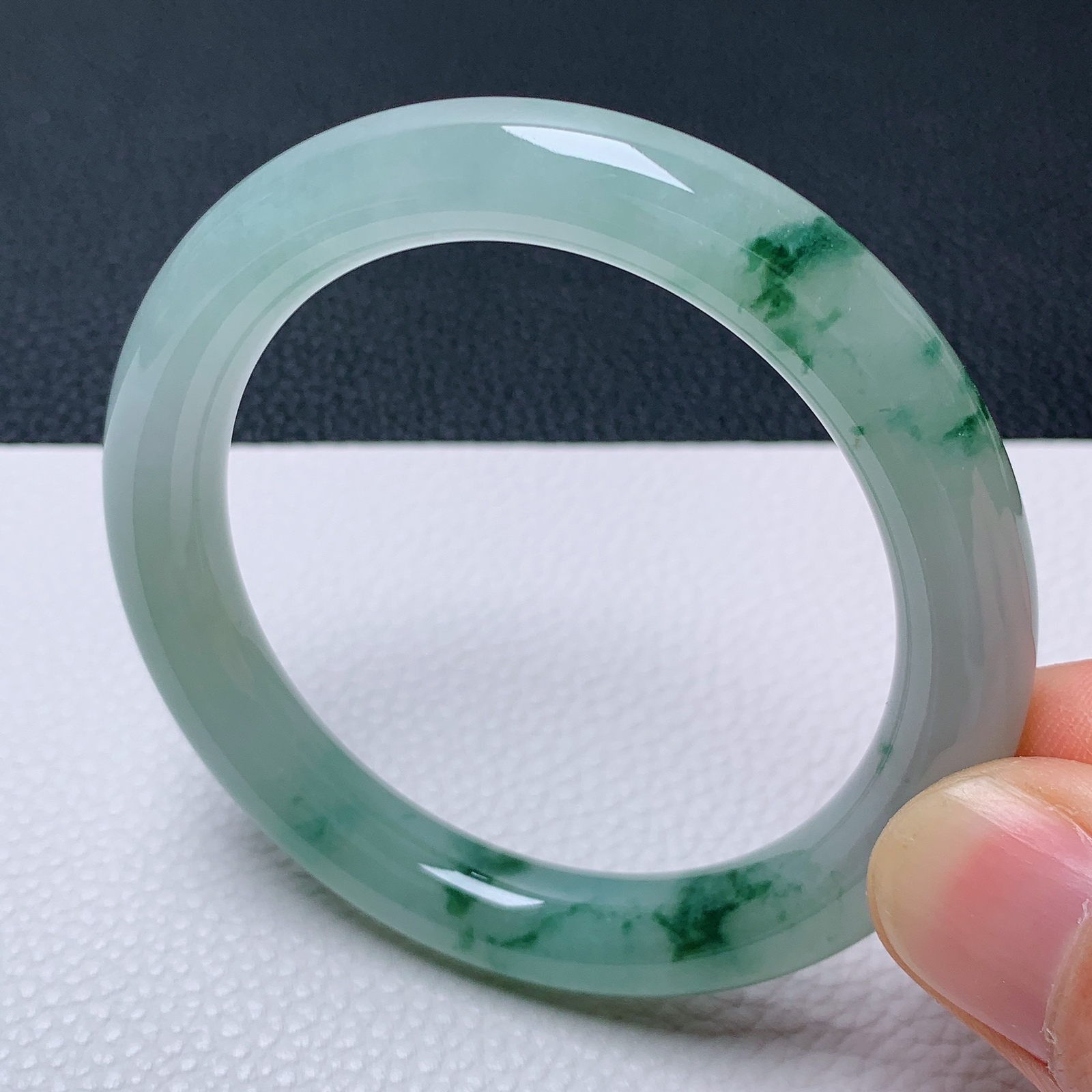 天然翡翠小圈口51-52老坑冰飘花圆条手镯 玉质细腻 种水好 尺寸:51.5-9-8.8mm   M