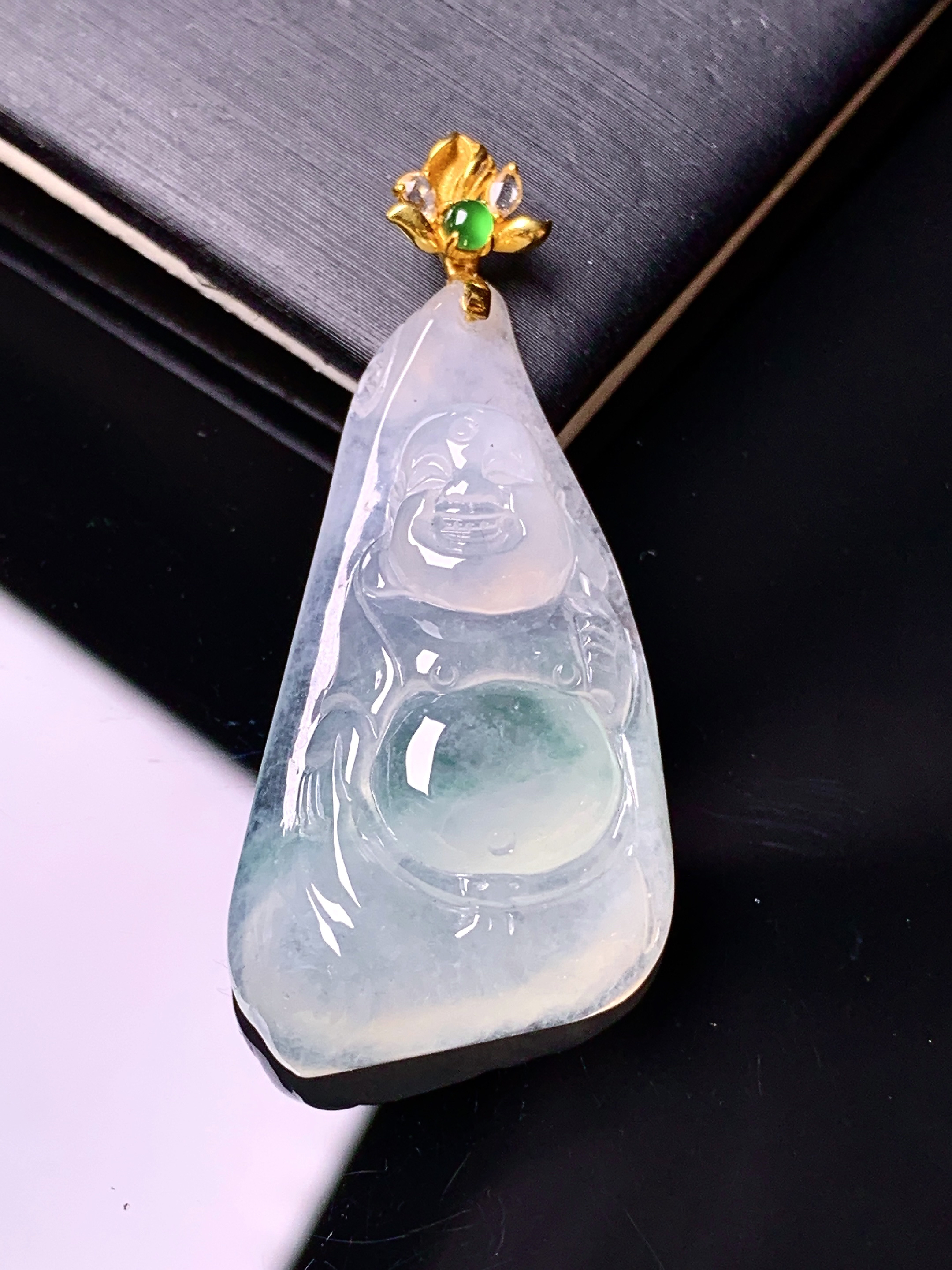 18k金镶嵌冰种佛公吊坠 玉质细腻 色泽艳丽清新 水润亮眼 整体尺寸44.2*19.7*6.8e1