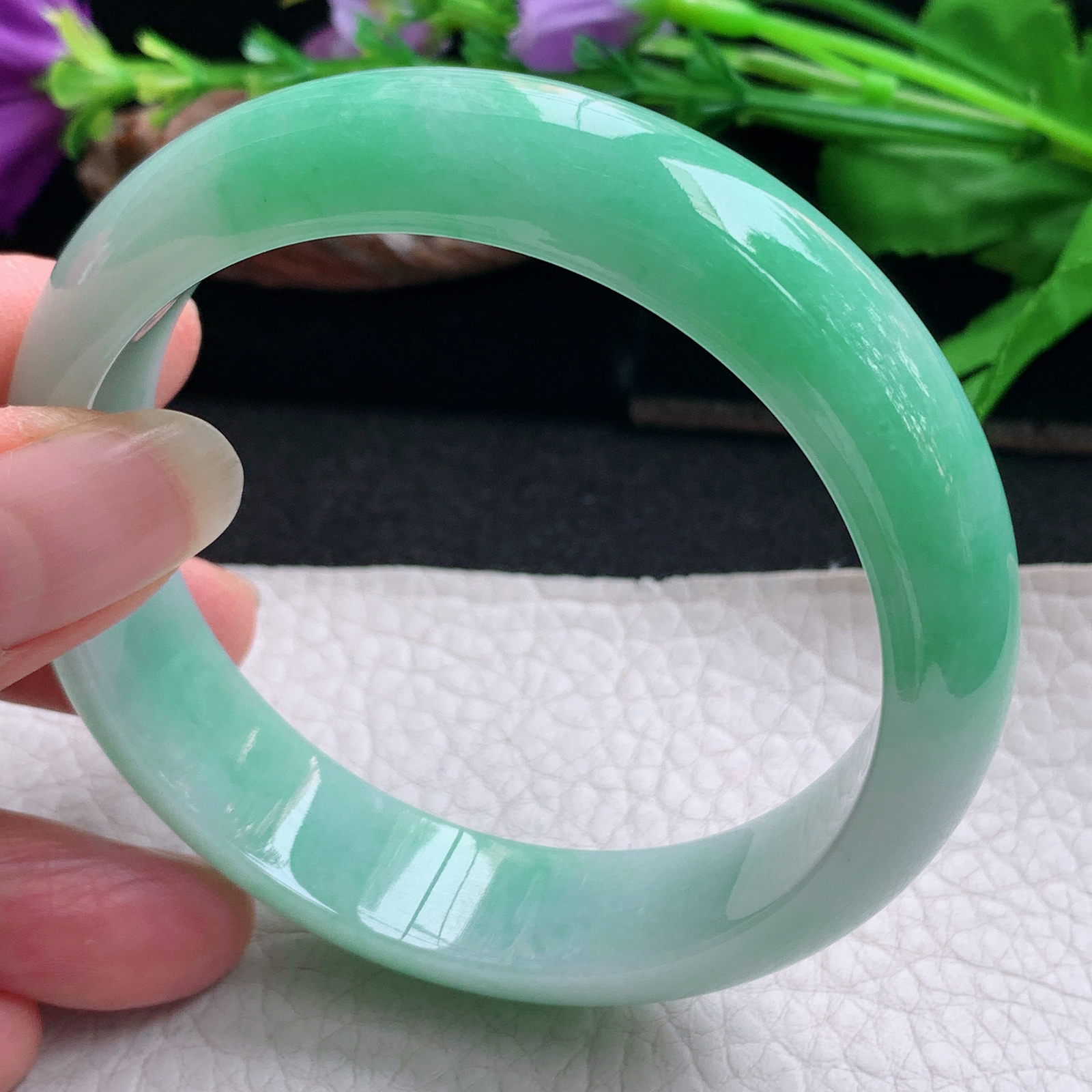 js实拍59*15*8招财轮胎镯 天然缅甸翡翠手镯辣绿胶感正圈玉镯子