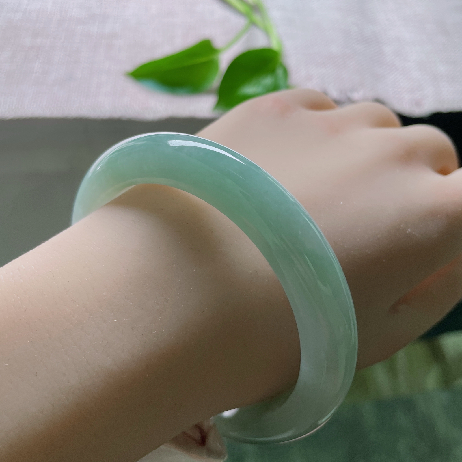 60.6/11.5/9.2，蓝底正圈，大圈口，种老，冰湖映空，蓝底生辉。无纹裂