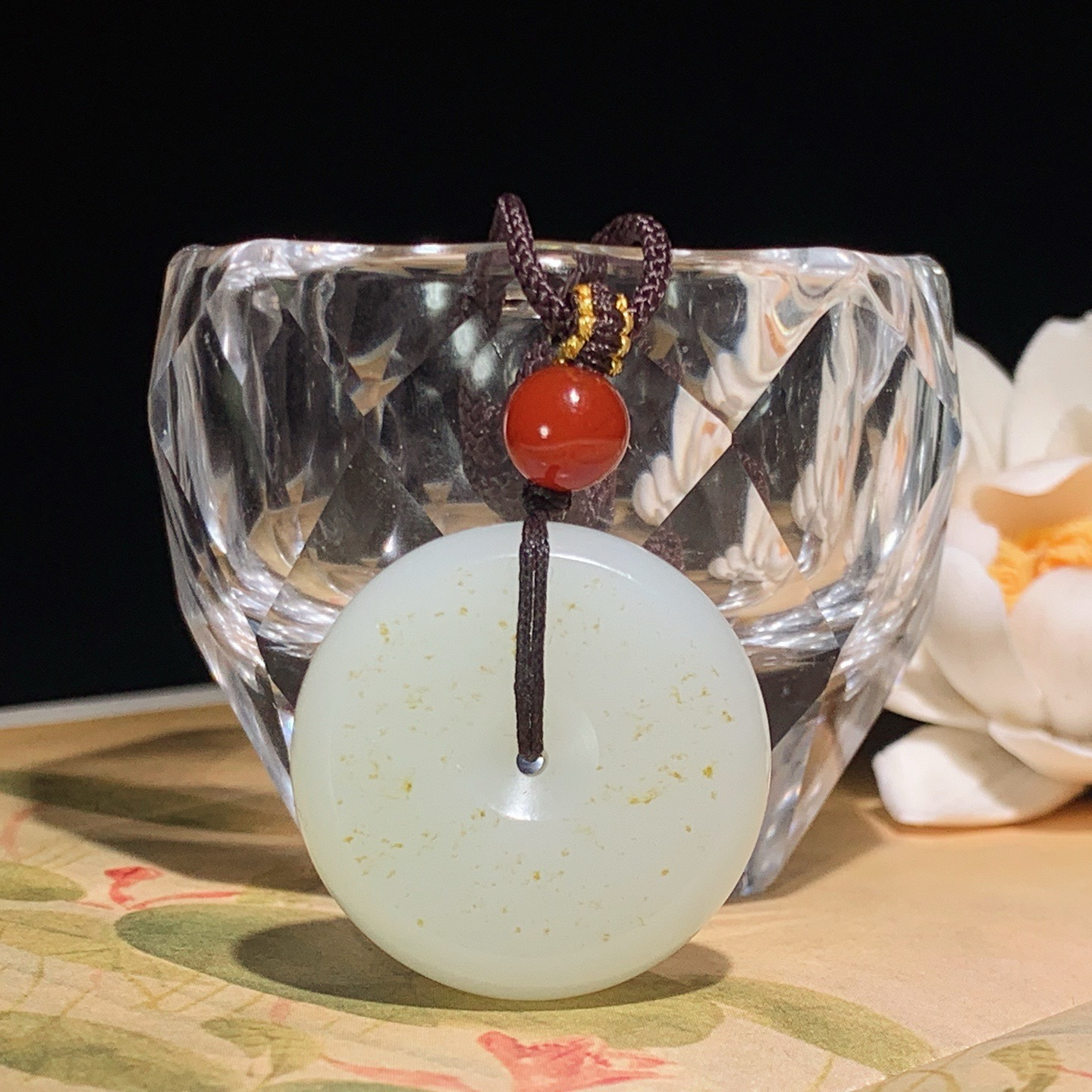 新疆和田玉籽料平安扣挂件。尺寸31/10重23克 玉质细腻油润 底色纯净 脂粉好，品质好。lt260