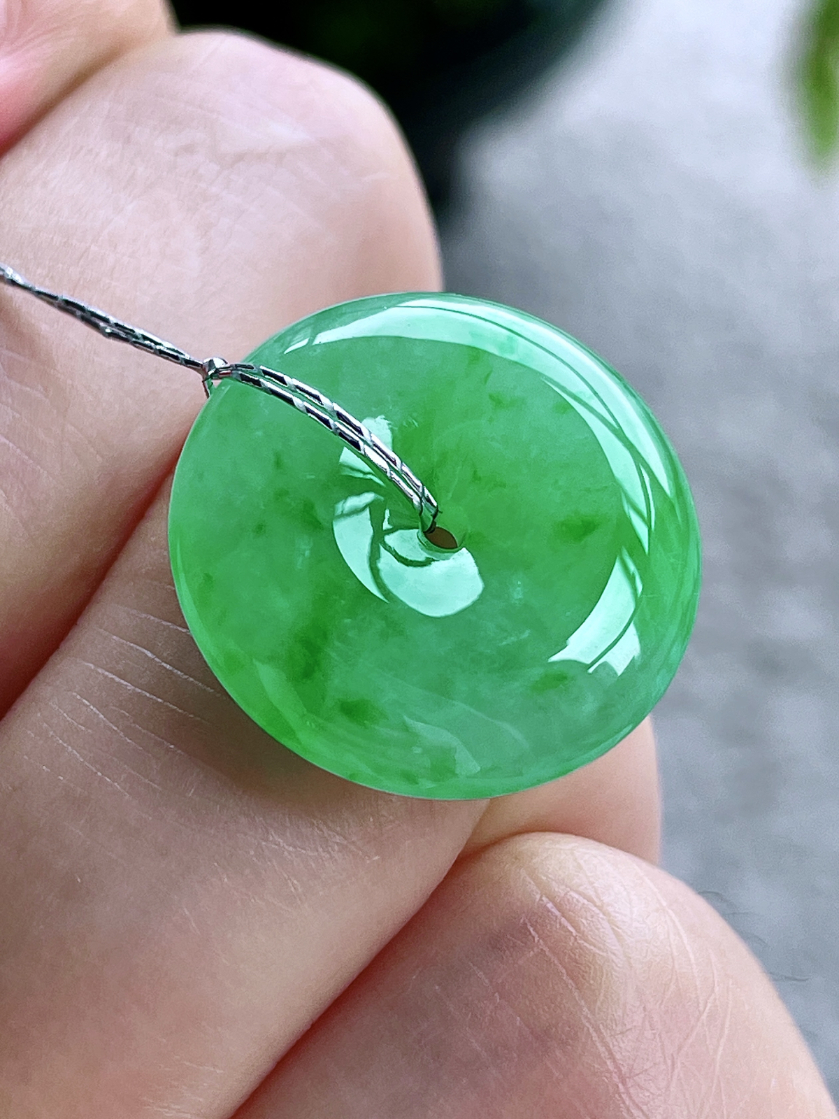 【裸石】冰阳绿平安扣吊坠
【说明】缅料 性价比高  
【尺寸】20-5