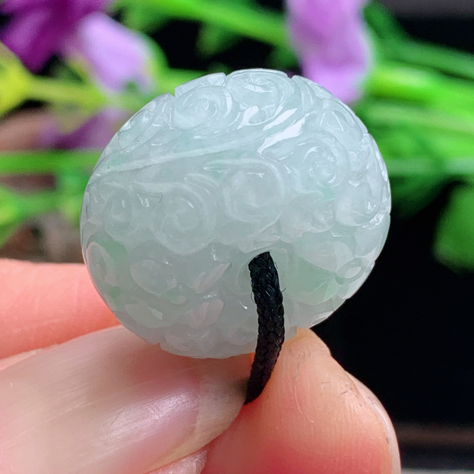 py实拍20*11.8缅甸翡翠冰润飘绿面包扣 玉扣玉吊坠 玉挂件