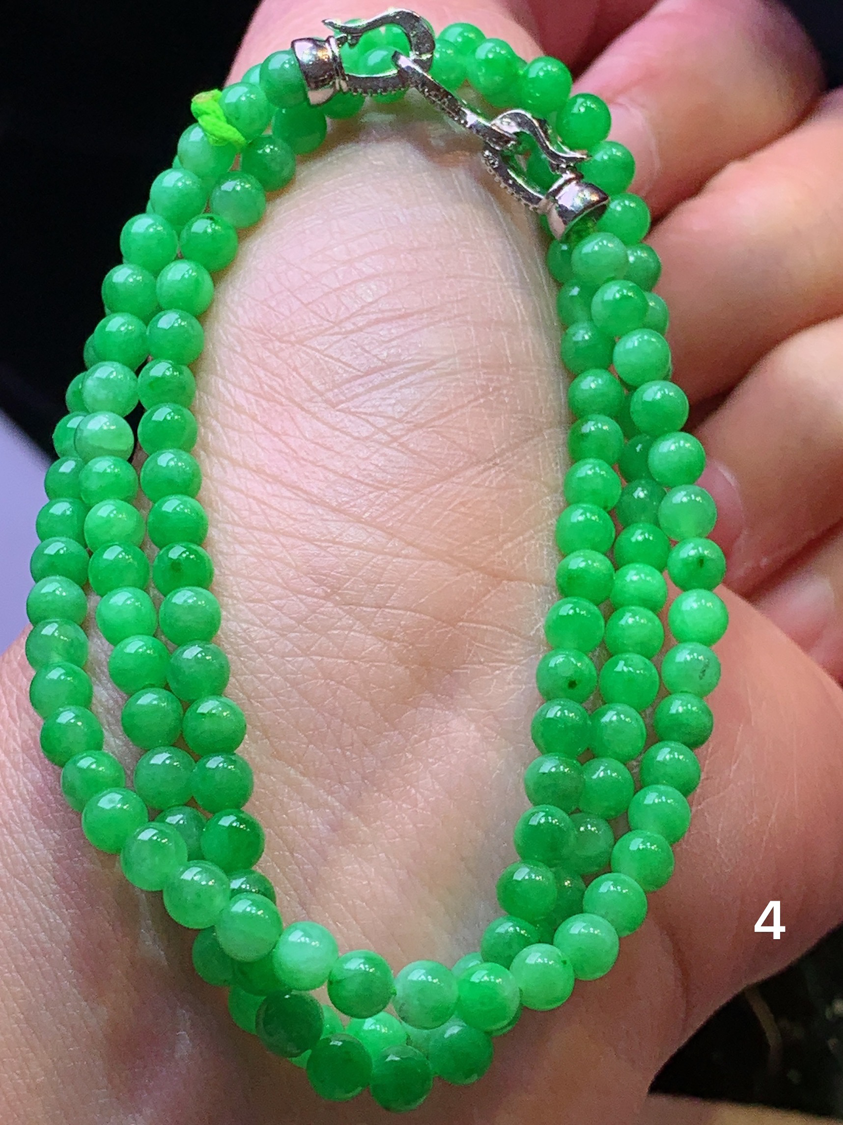 翠绿圆珠项链 玉质细腻 色泽艳丽清新 水润亮眼 整体尺寸4 yz