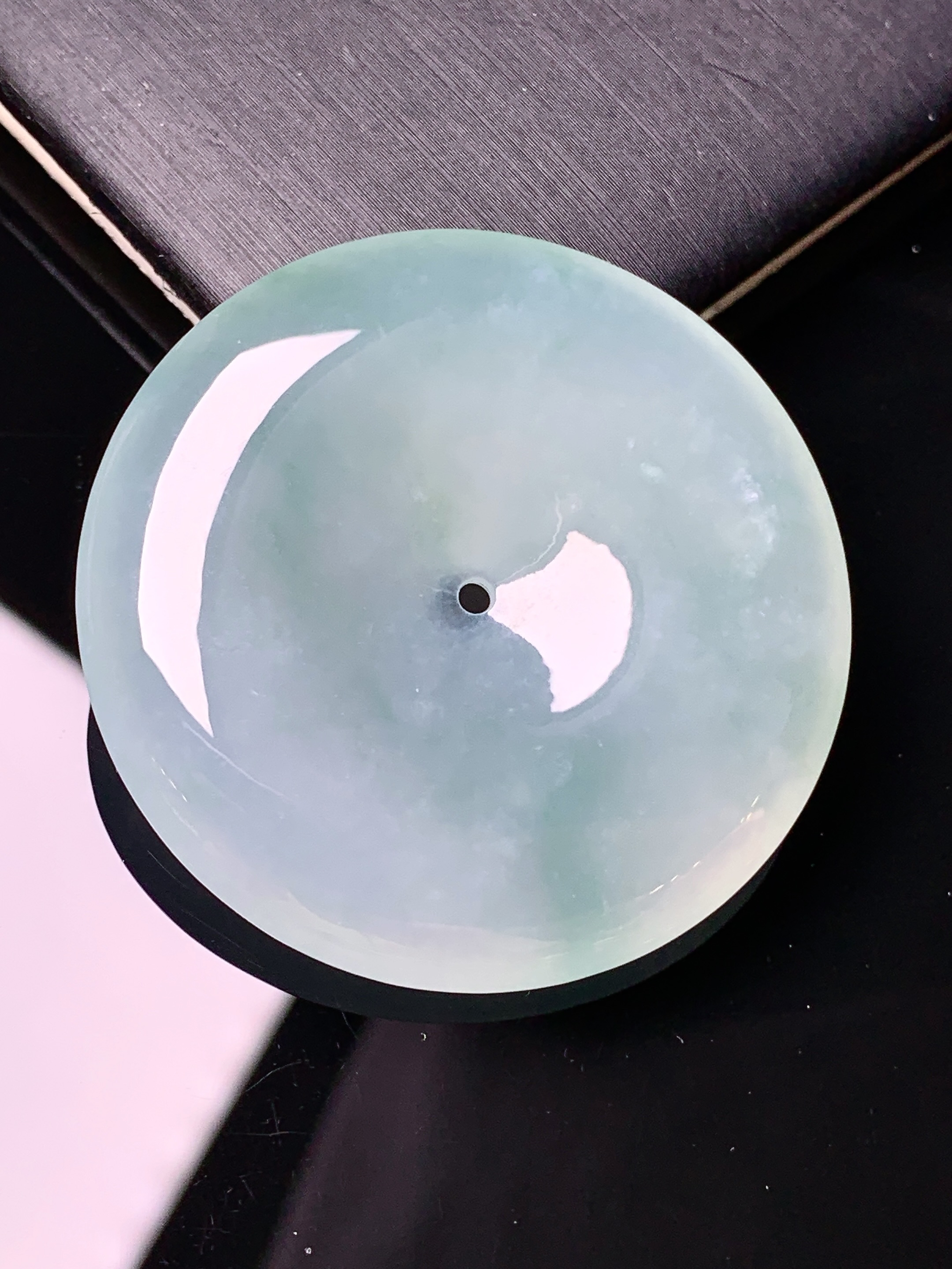 1冰种平安扣吊坠 玉质细腻 色泽艳丽清新 水润亮眼 整体尺寸38.5*7a2