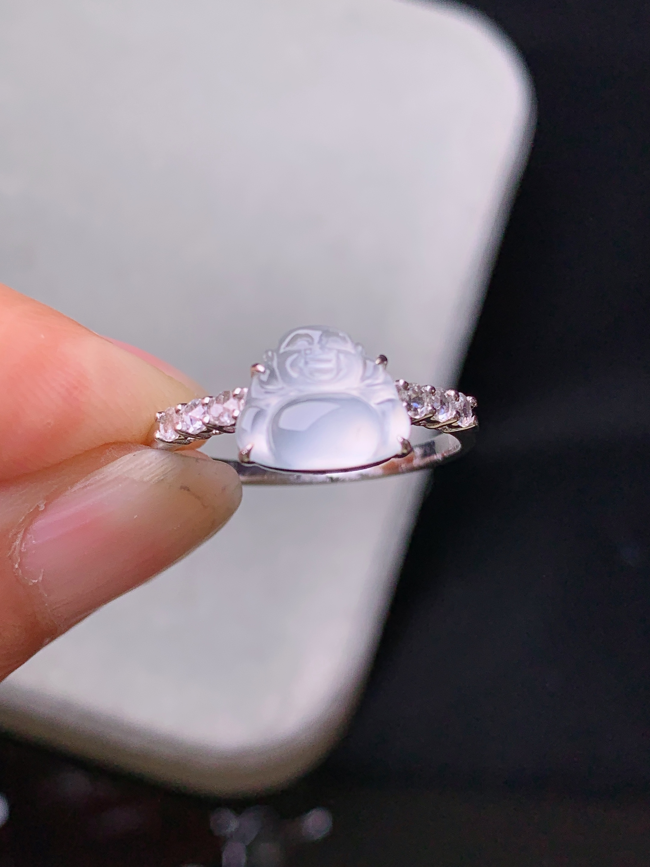 18k金钻镶嵌冰种佛公戒指 玉质细腻 色泽艳丽清新 水润亮眼 圈口14 整体尺寸7.7*9*2.6z