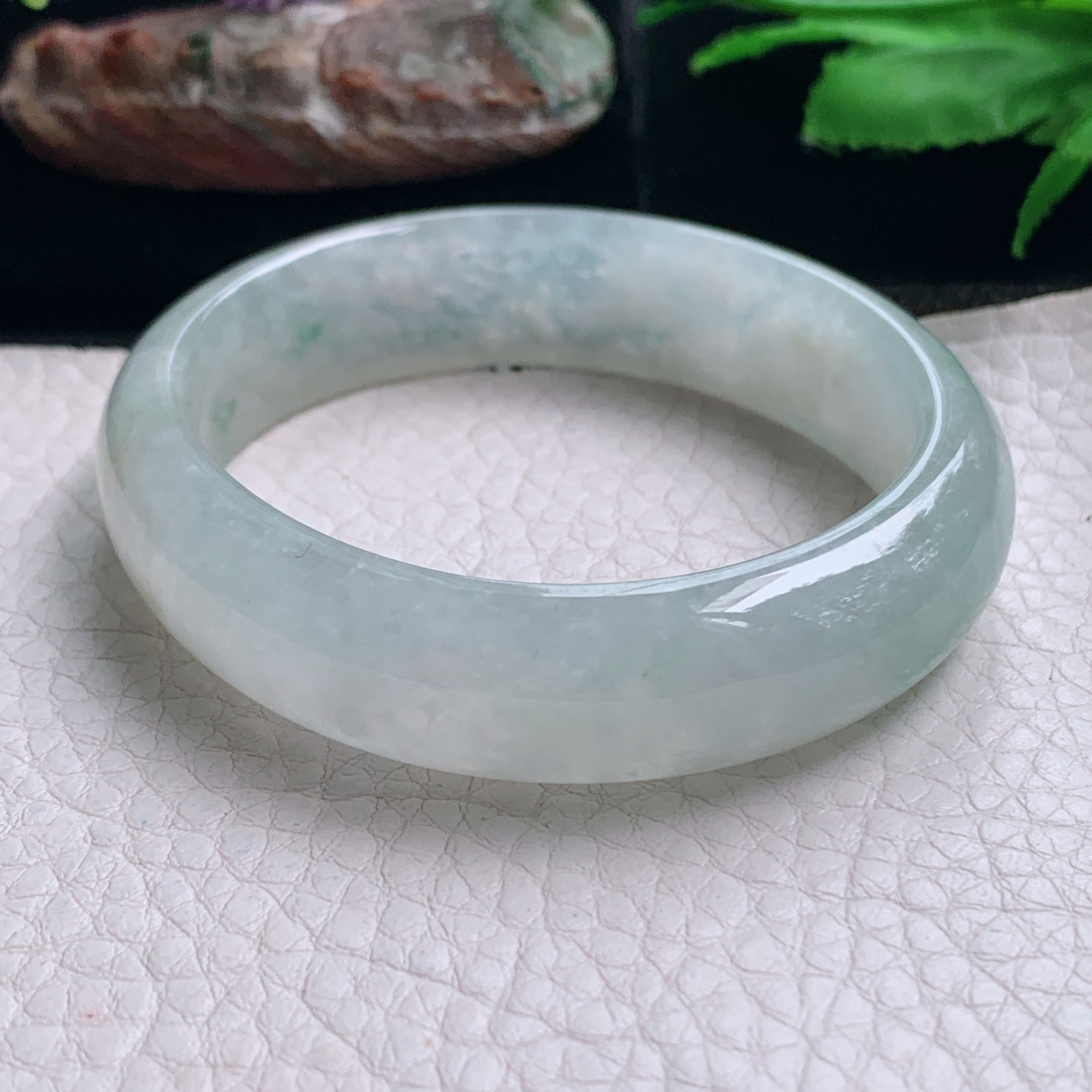 r实拍56*49*14*8.2贵妃镯 天然缅甸翡翠手镯冰飘花蛋形玉镯子