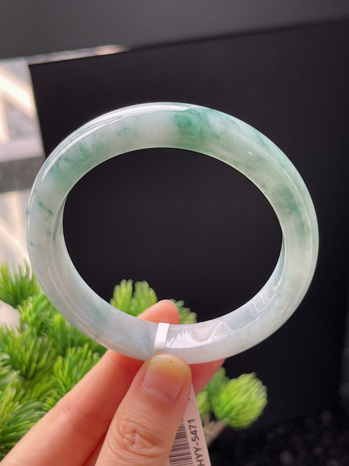 正圈58圈口，翡翠冰糯种飘绿手镯