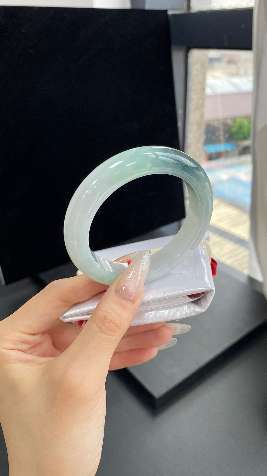 【飘蓝花手镯】
尺寸：53.7-12.5-9
自然光无滤镜，原图直出