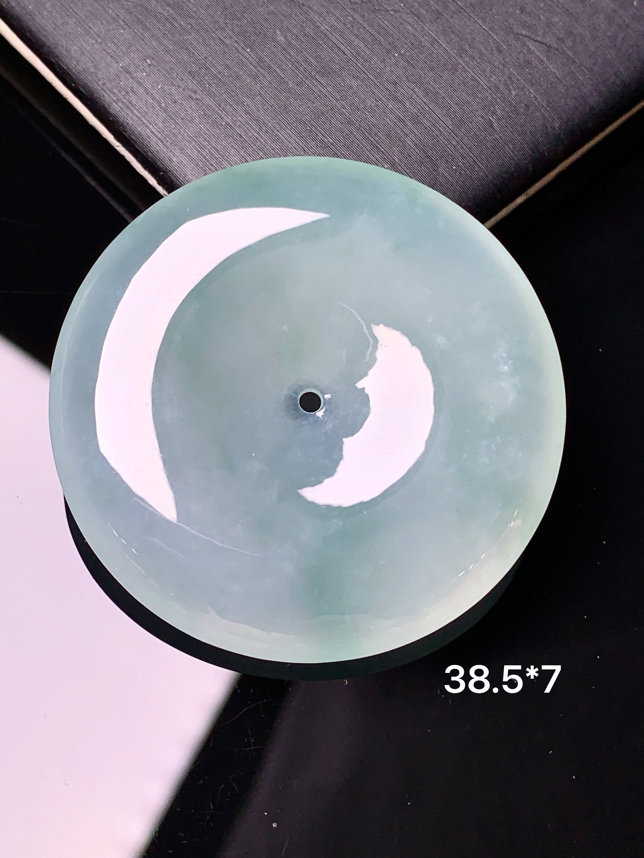 1冰种平安扣吊坠 玉质细腻 色泽艳丽清新 水润亮眼 整体尺寸38.5*7a2