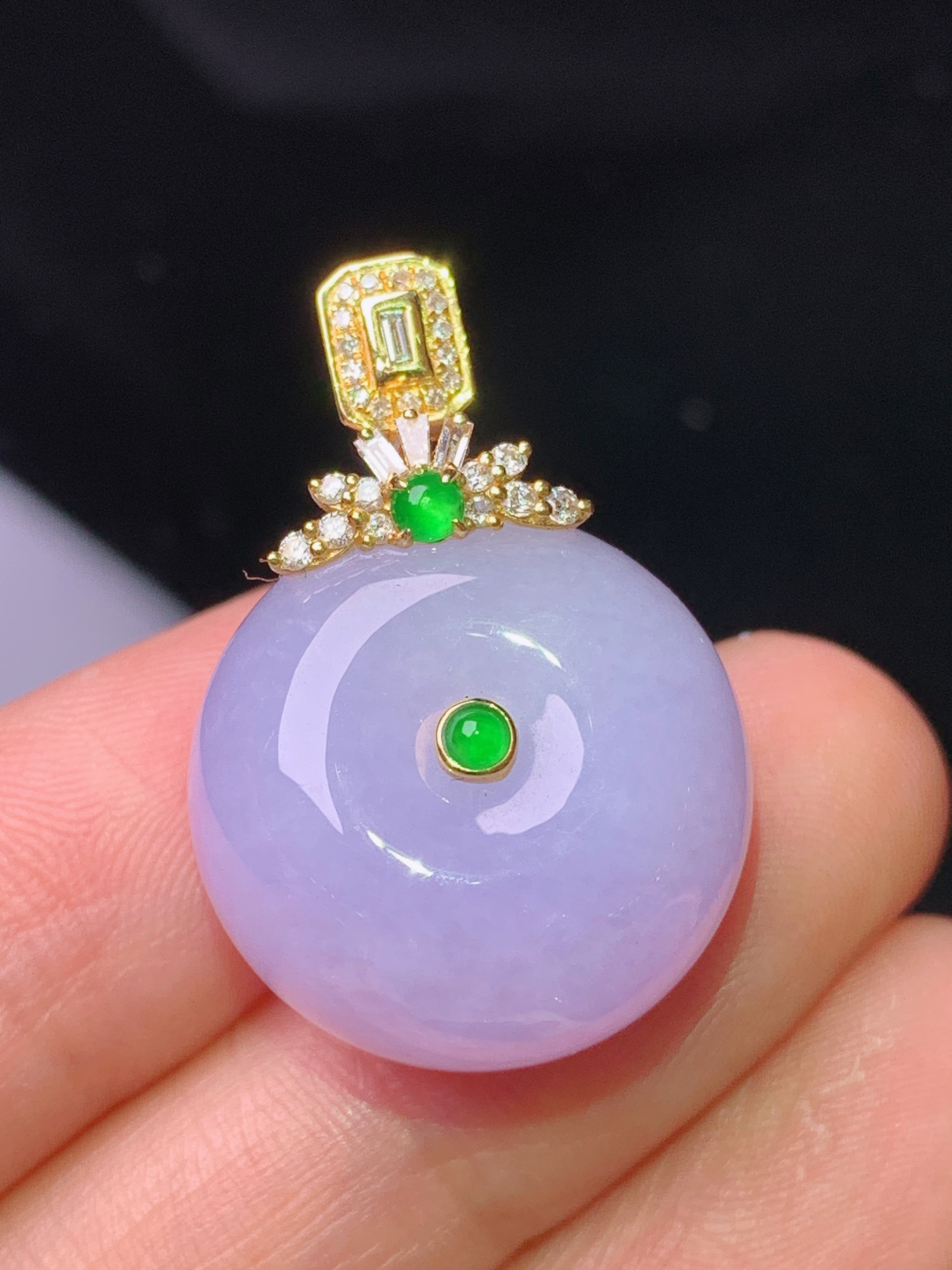 18k金钻镶嵌紫罗兰平安扣吊坠 玉质细腻 色泽艳丽清新 水润亮眼 整体尺寸27.8*19.2*13.3b1