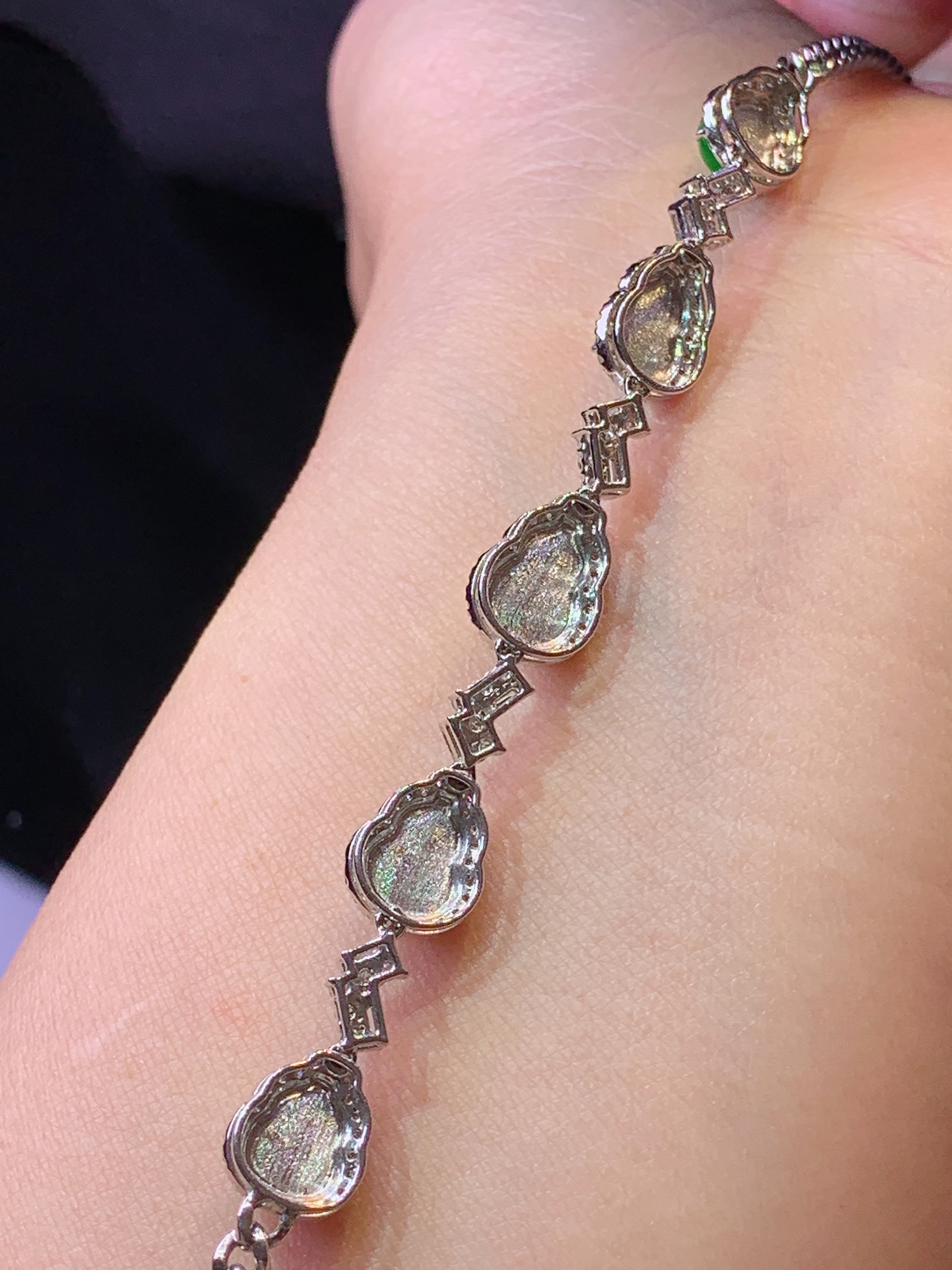 18k金钻镶嵌满绿葫芦手链 玉质细腻 色泽艳丽清新 水润亮眼 整体尺寸180*7.6*4.5m5