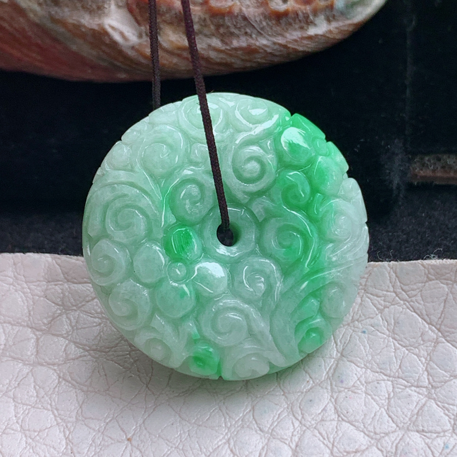 py实拍25*7.8缅甸翡翠飘绿平安扣 玉扣玉吊坠 玉挂件