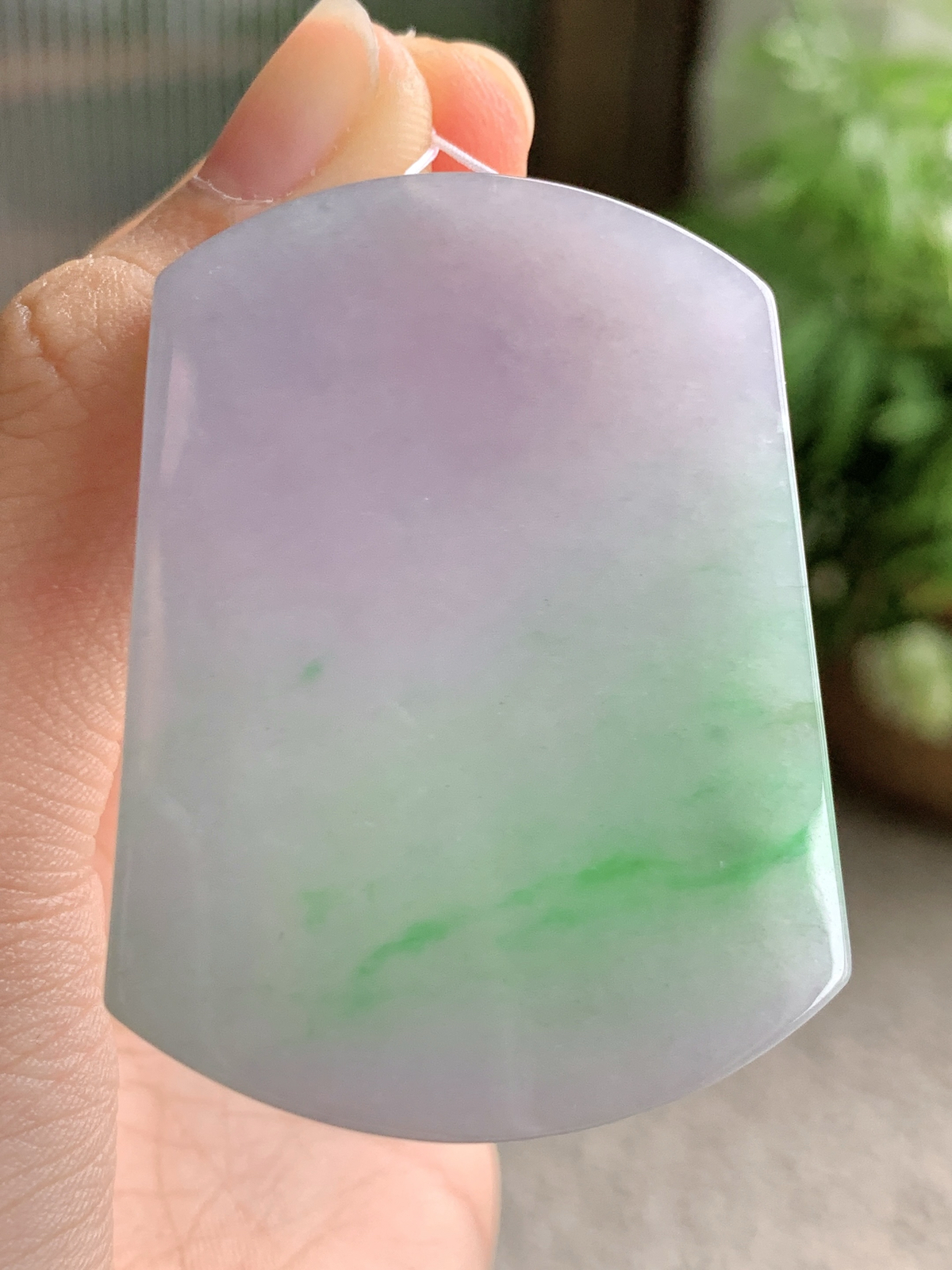 【裸石】冰春彩无事牌吊坠
【说明】缅料 性价比高  
【尺寸】50.4-38.2-5.2