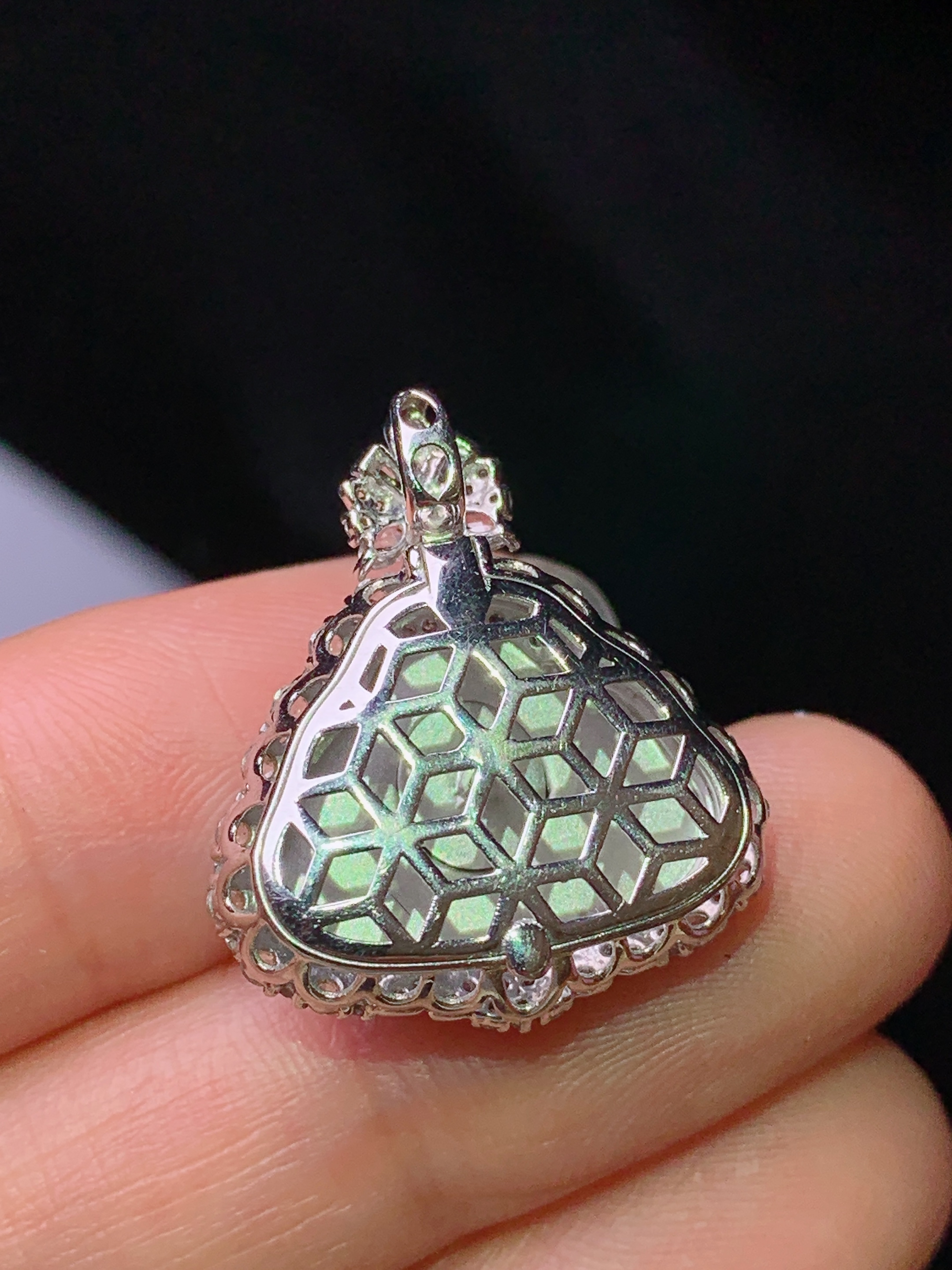 18k金钻镶嵌满绿佛公吊坠 玉质细腻 色泽艳丽清新 水润亮眼 整体尺寸23*20.2*10.5g2