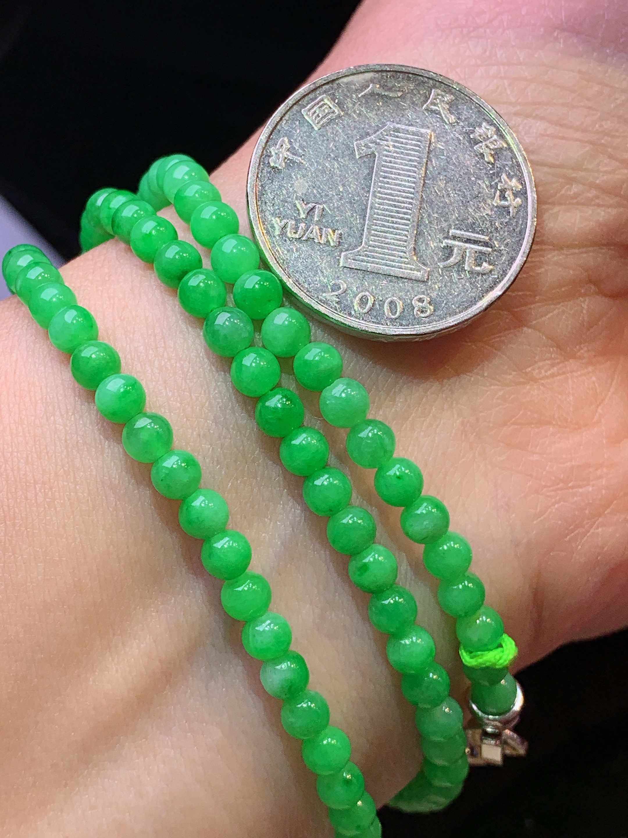 翠绿圆珠项链 玉质细腻 色泽艳丽清新 水润亮眼 整体尺寸4 yz