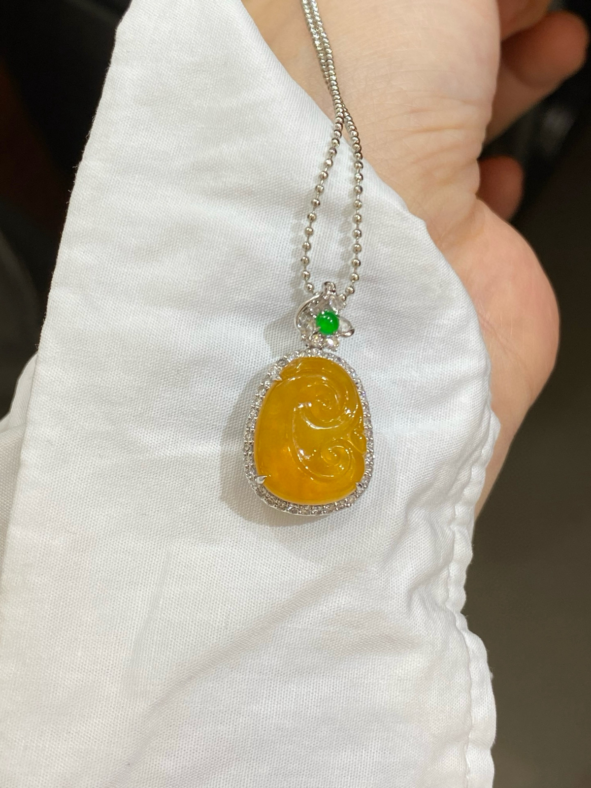 冰黄翡 如意 18k

整体尺寸26.6-15-8.6