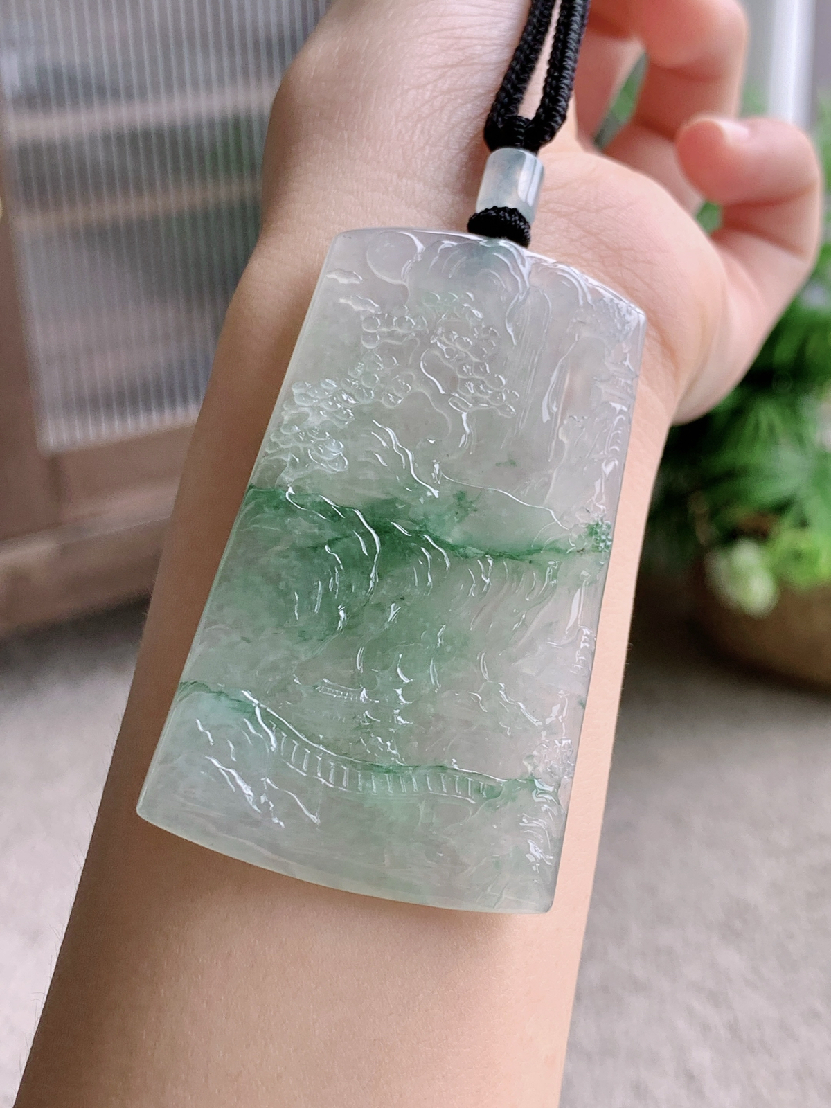 【裸石】冰飘花山水牌大山水牌吊坠
【说明】缅料 性价比高  
【尺寸】62.4-37.6-5.2