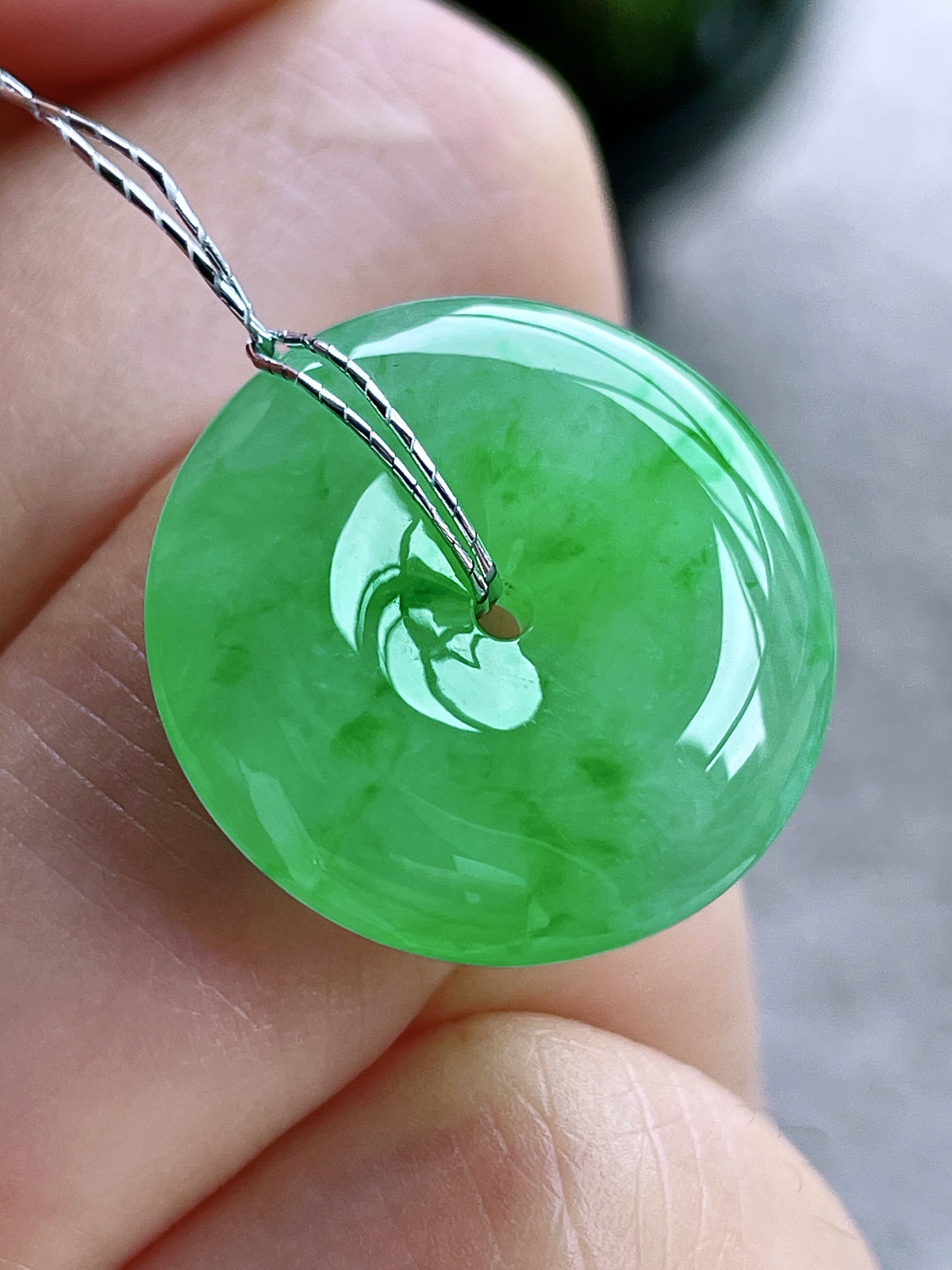 【裸石】冰阳绿平安扣吊坠
【说明】缅料 性价比高  
【尺寸】20-5