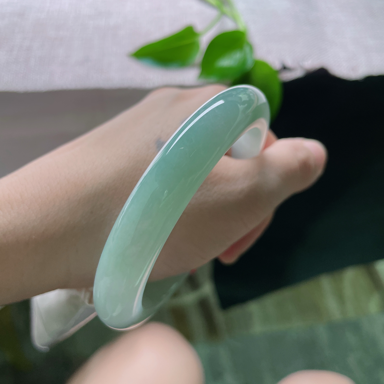 60.6/11.5/9.2，蓝底正圈，大圈口，种老，冰湖映空，蓝底生辉。无纹裂