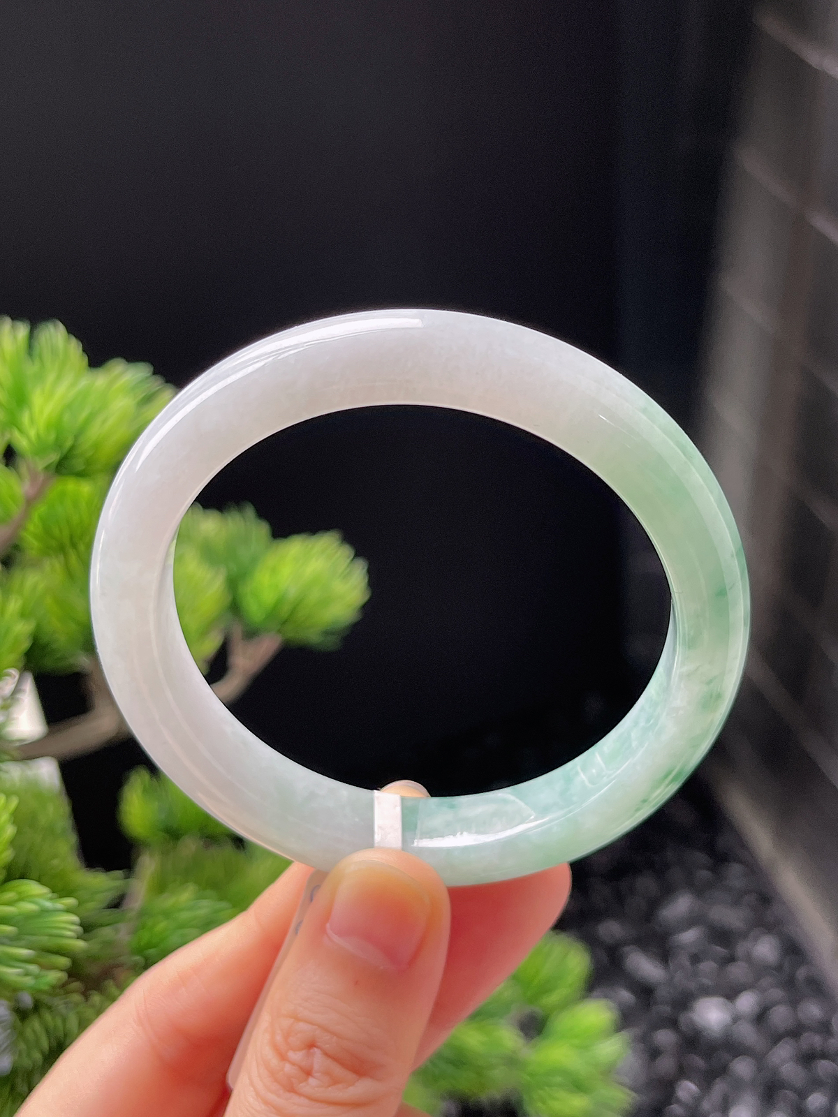 正圈54圈口，翡翠糯化种飘绿手镯