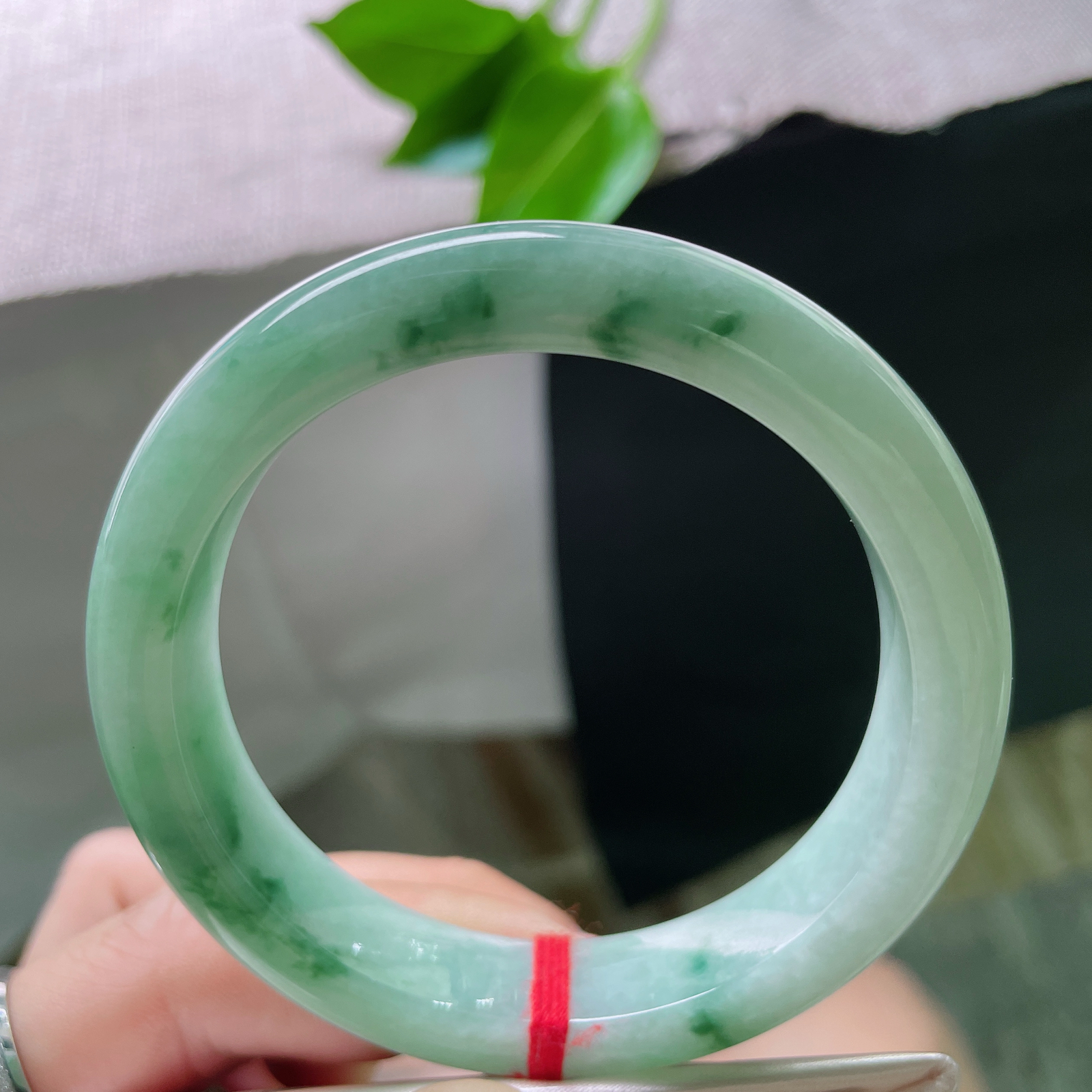 54.8/11.8/8.4，飘绿花，水润，细腻，优雅，无纹裂