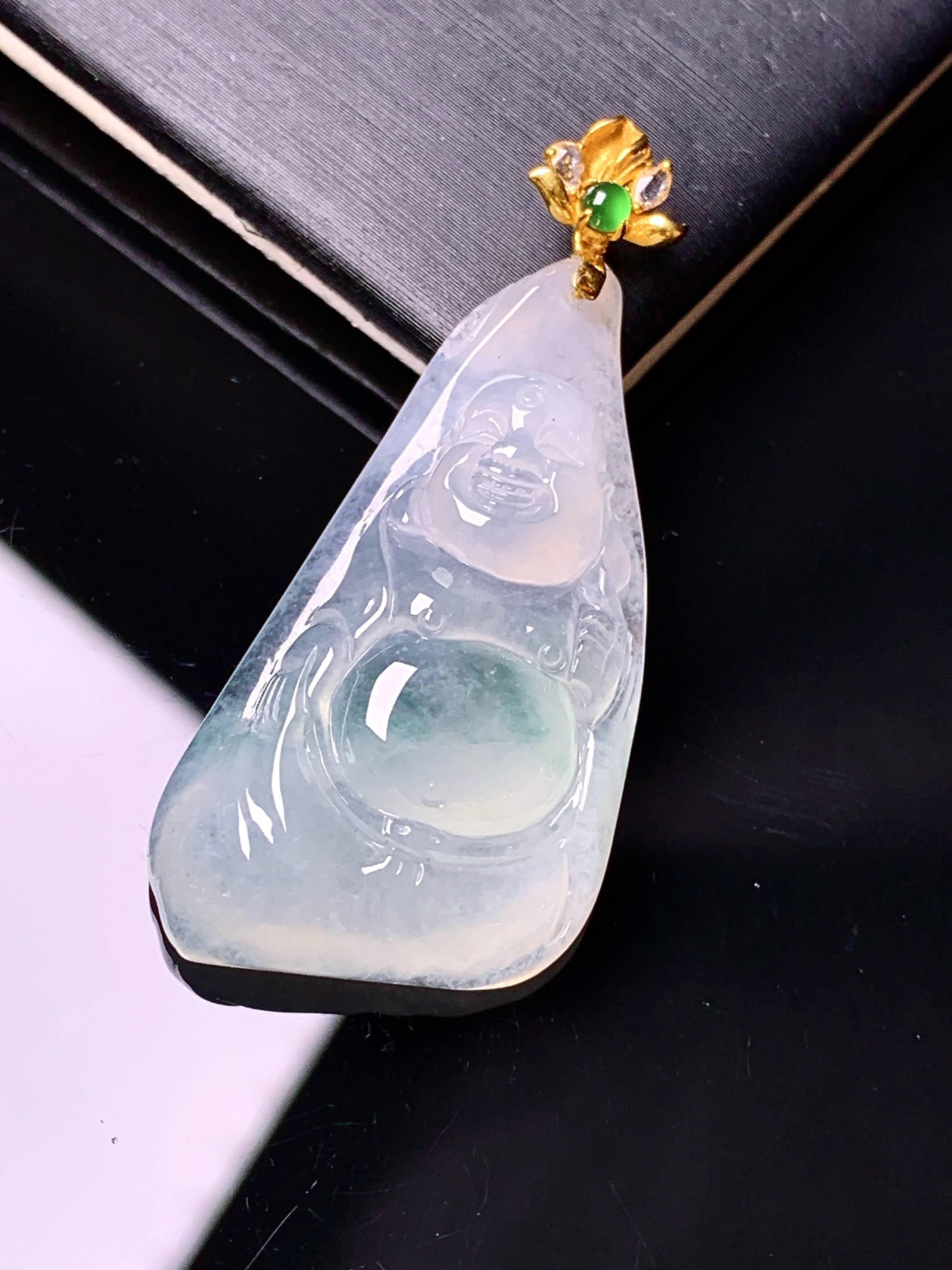 18k金镶嵌冰种佛公吊坠 玉质细腻 色泽艳丽清新 水润亮眼 整体尺寸44.2*19.7*6.8e1