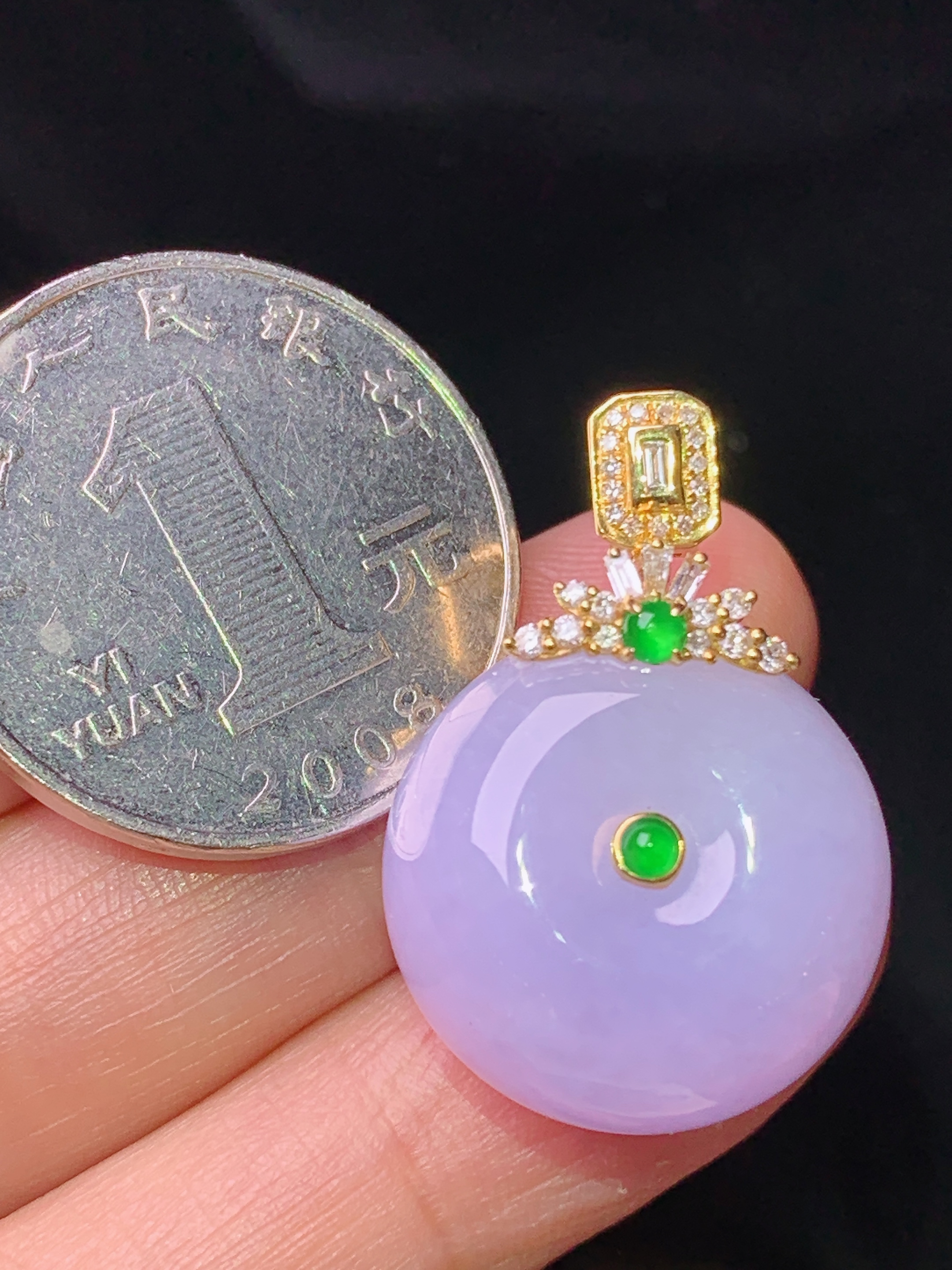 18k金钻镶嵌紫罗兰平安扣吊坠 玉质细腻 色泽艳丽清新 水润亮眼 整体尺寸27.8*19.2*13.3b1